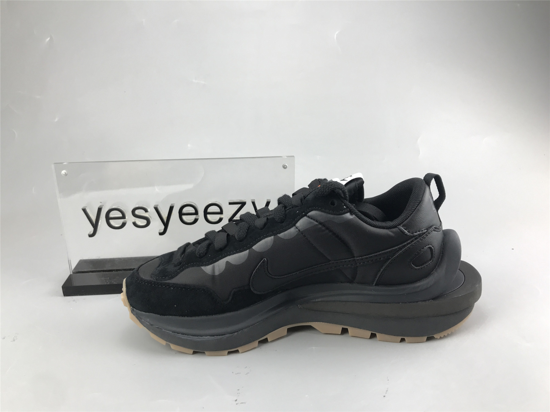 UA NIKE SACAI X VAPORWAFFLE 