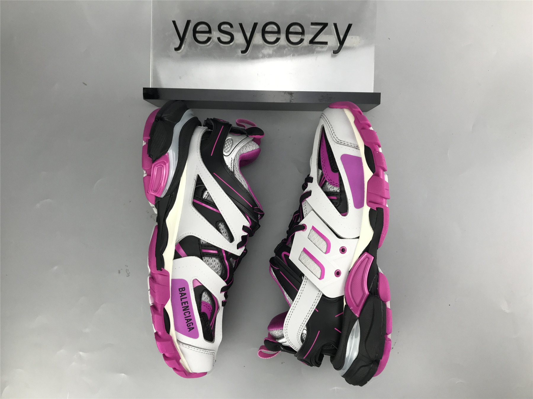 UA TRACK SNEAKER LT.GREY BLACK PURPLE RED