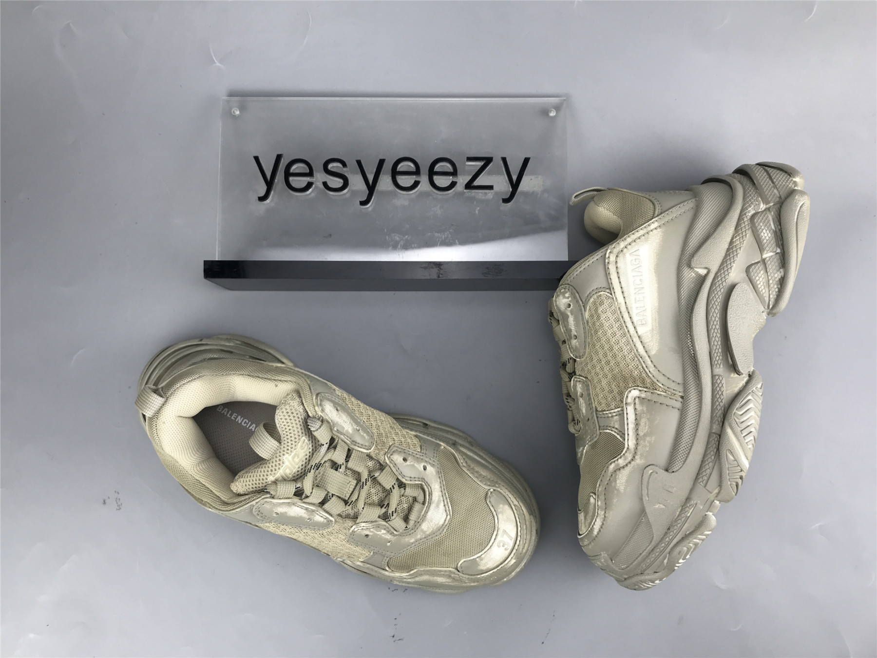 UA TRIPLE S SNEAKER LIGHT BEIGE