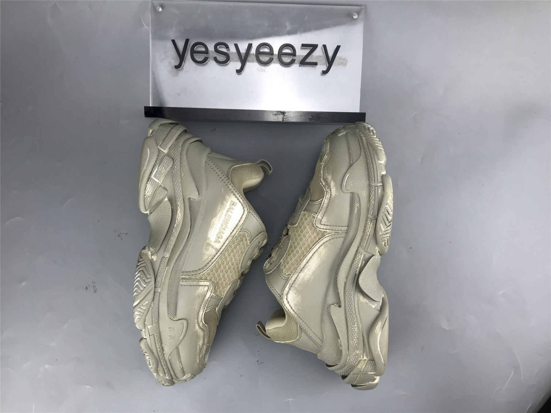 UA TRIPLE S SNEAKER LIGHT BEIGE