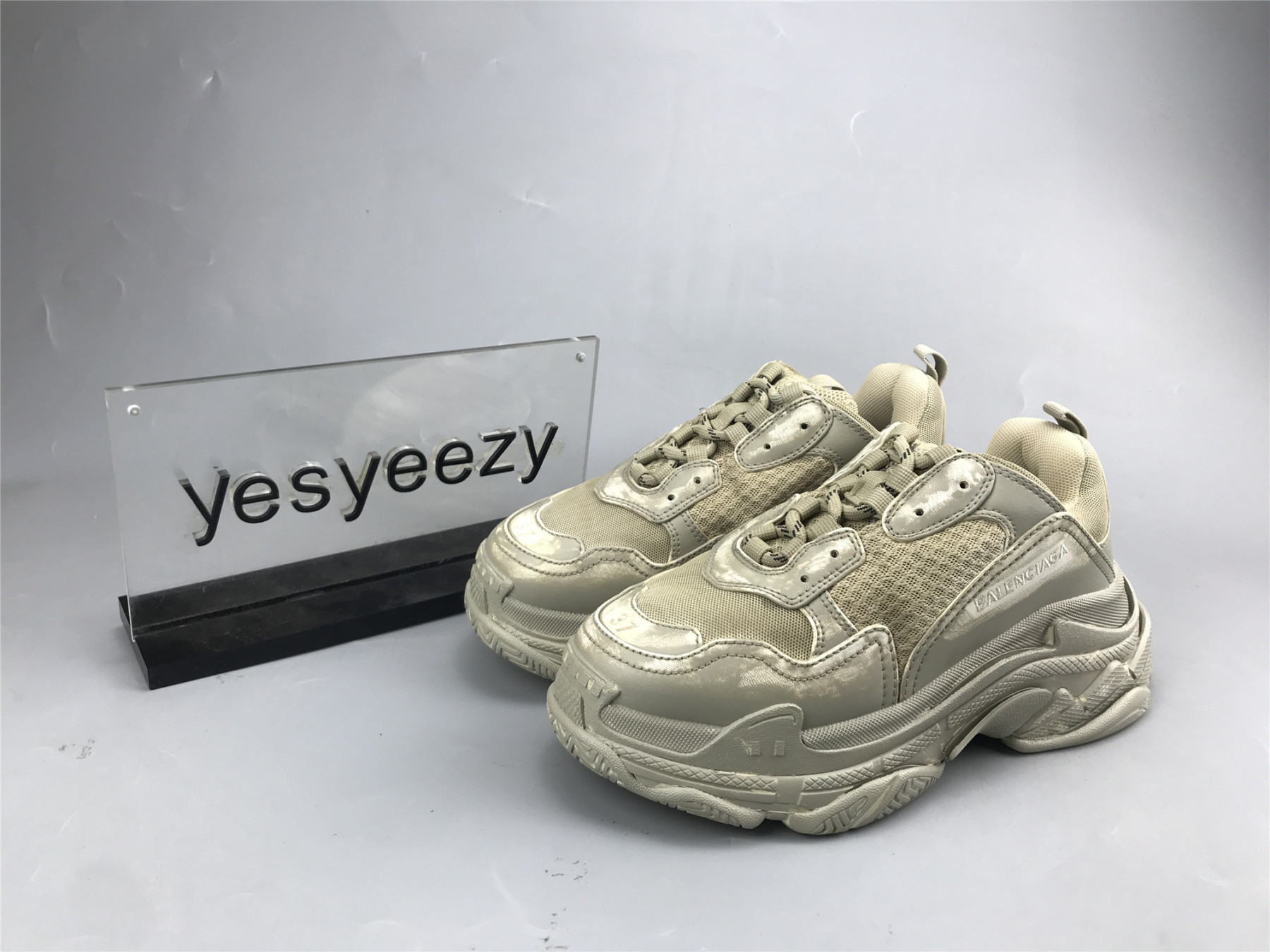 UA TRIPLE S SNEAKER LIGHT BEIGE