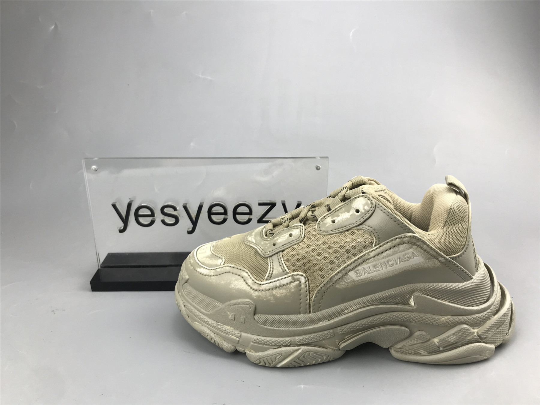 UA TRIPLE S SNEAKER LIGHT BEIGE