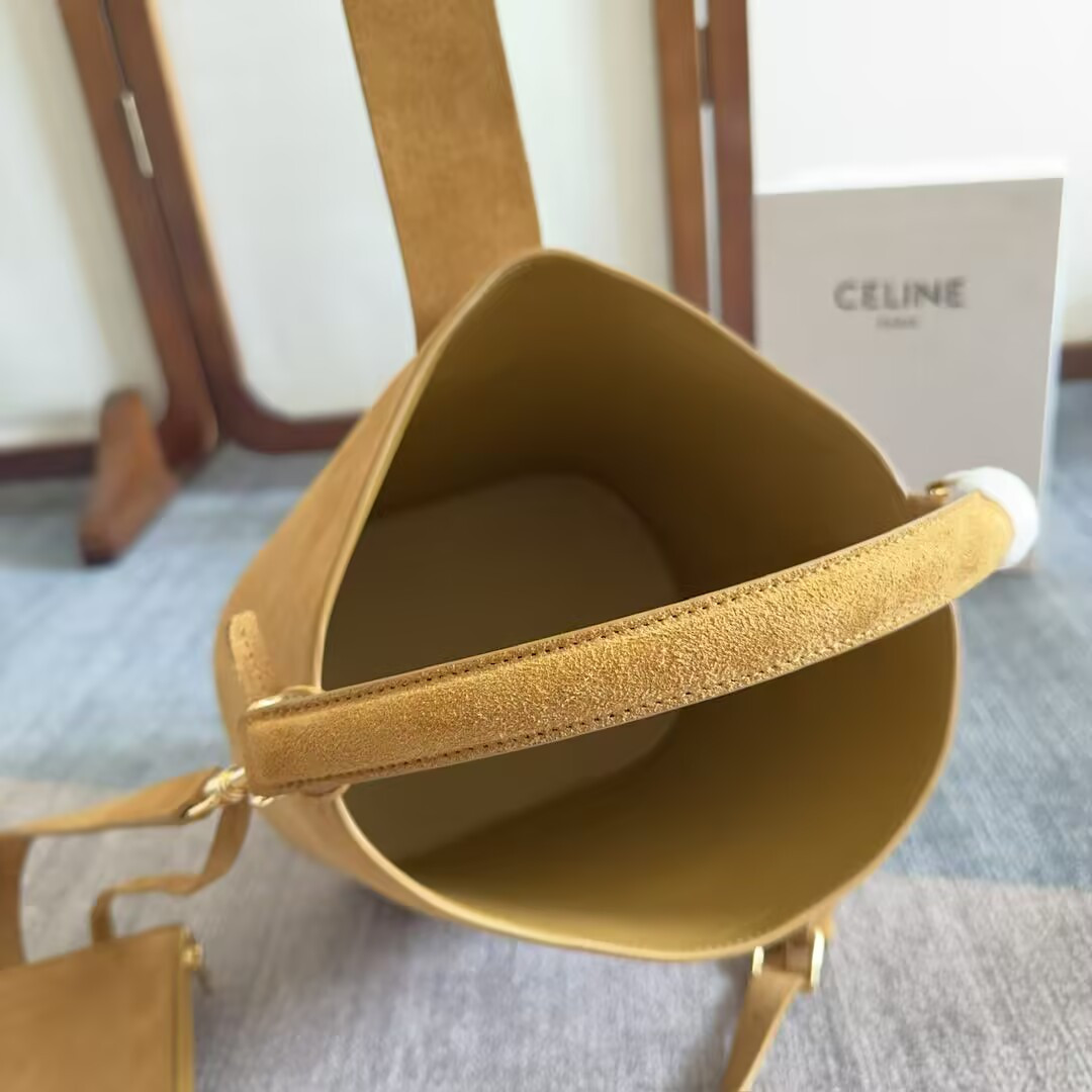 Ce1i*e MEDIUM BUCKET L0visE IN NUBUCK CALFSKIN 23.5x24x16cm