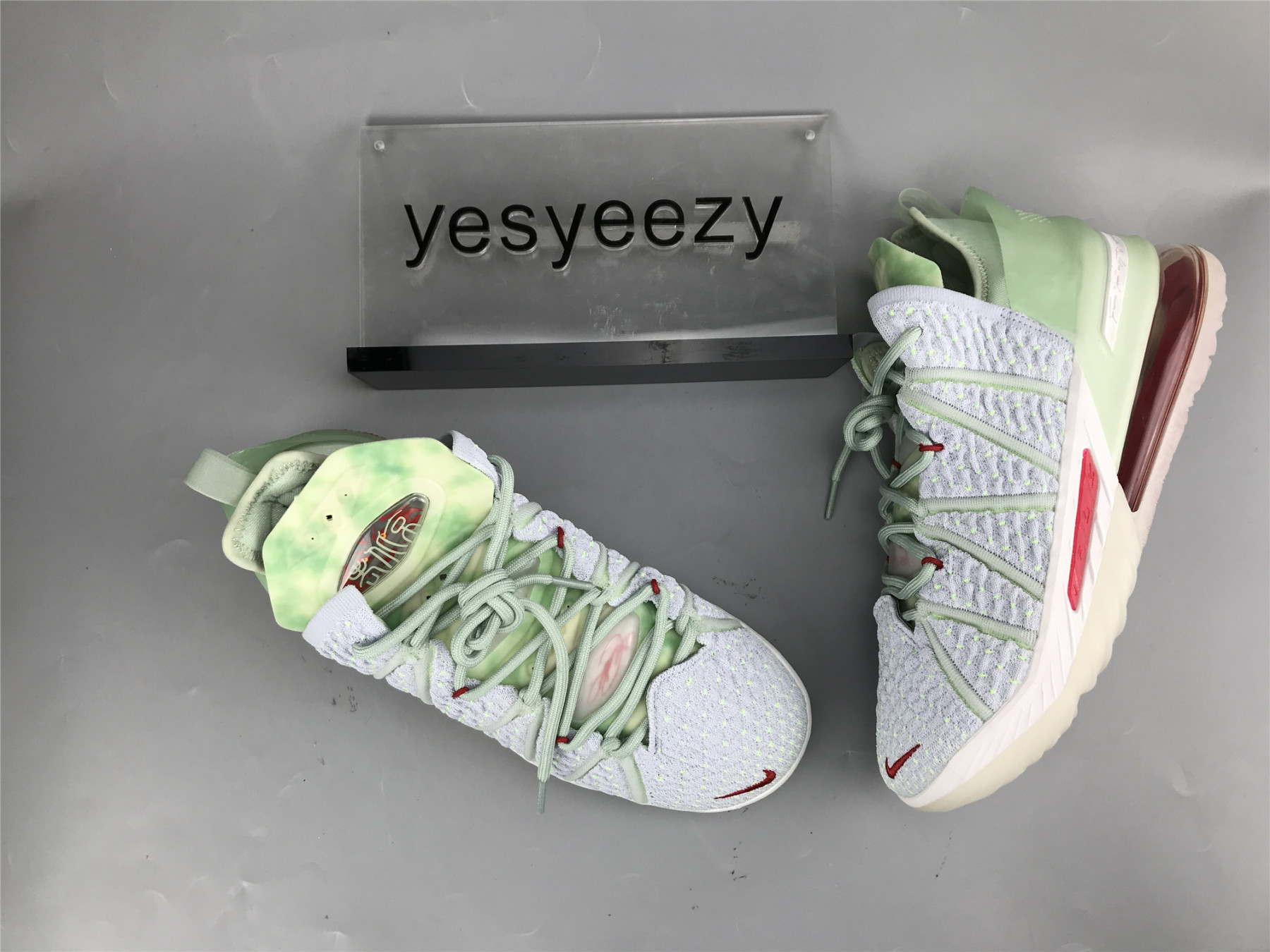 UA NIKE LEBRON 18 EP 