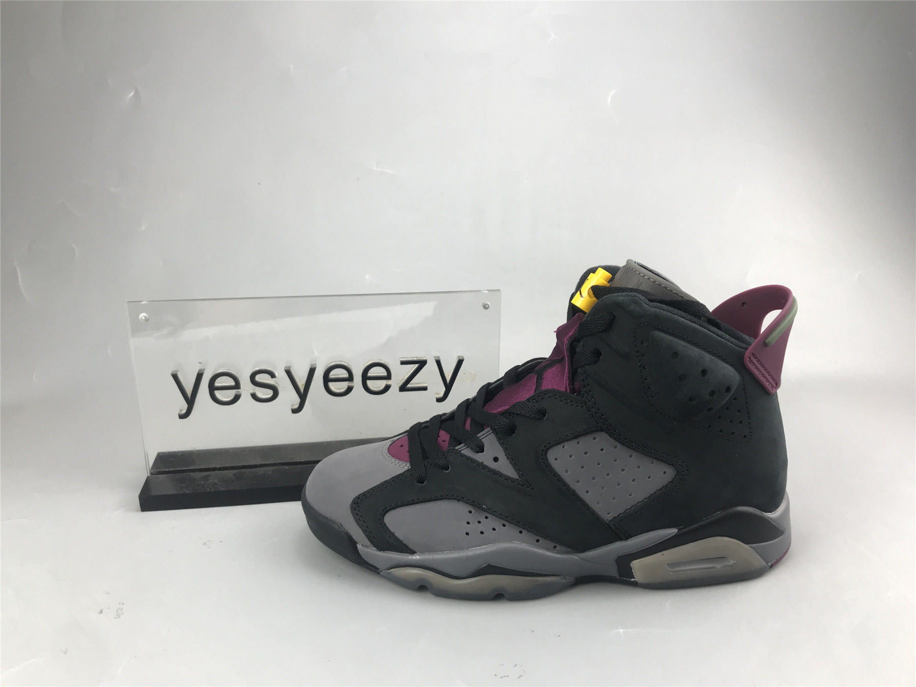 UA AIR JORDAN 6 RETRO 
