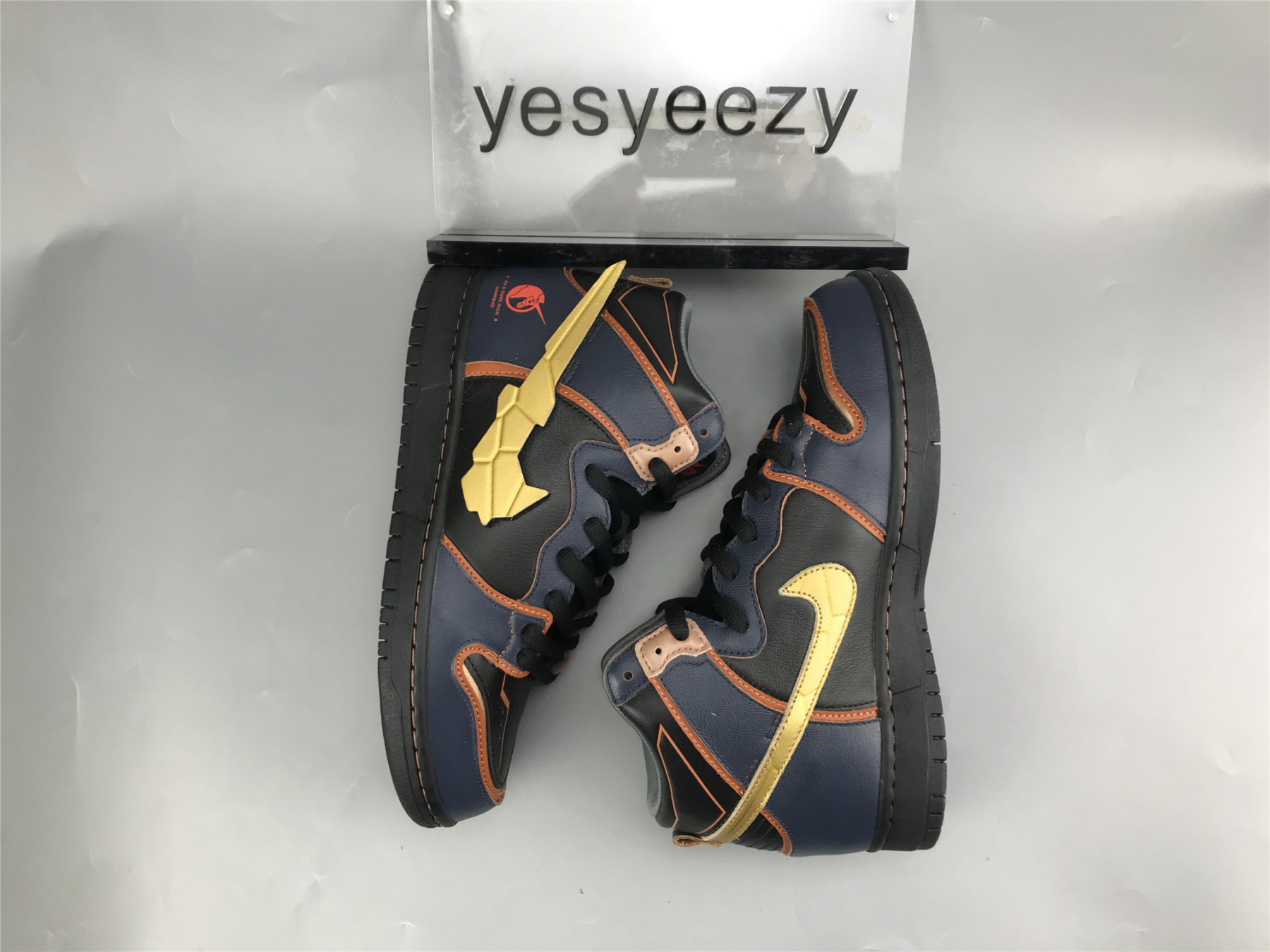 UA NIKE GUNDAM X DUNK HIGH SB 