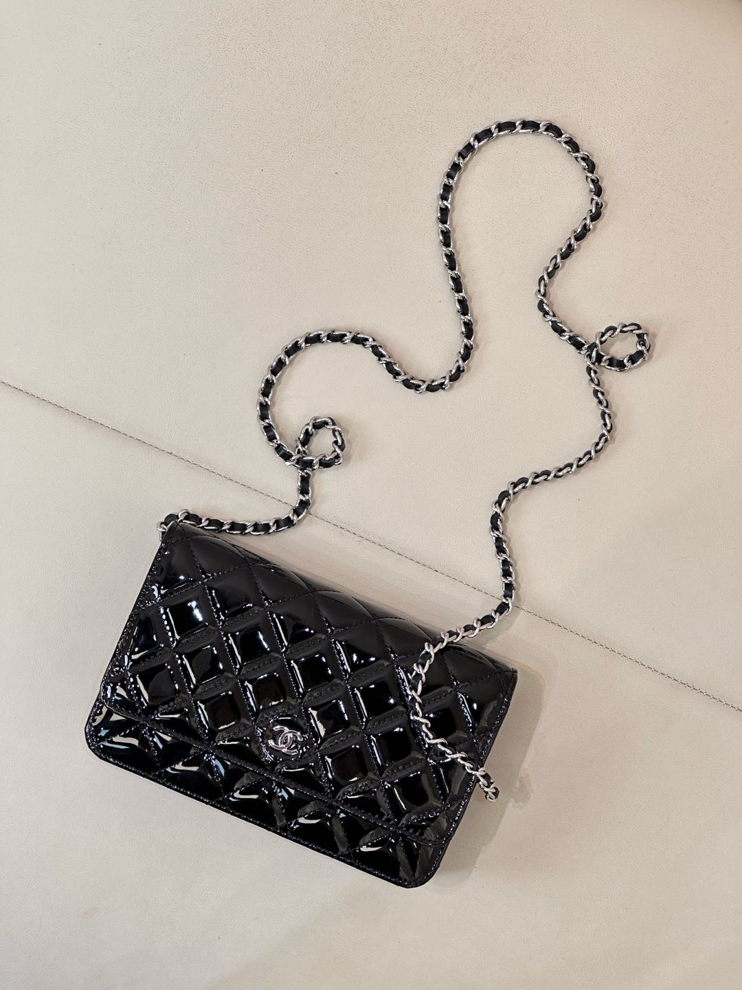 Ch**el woc classic wallet on chain 13x19x3cm