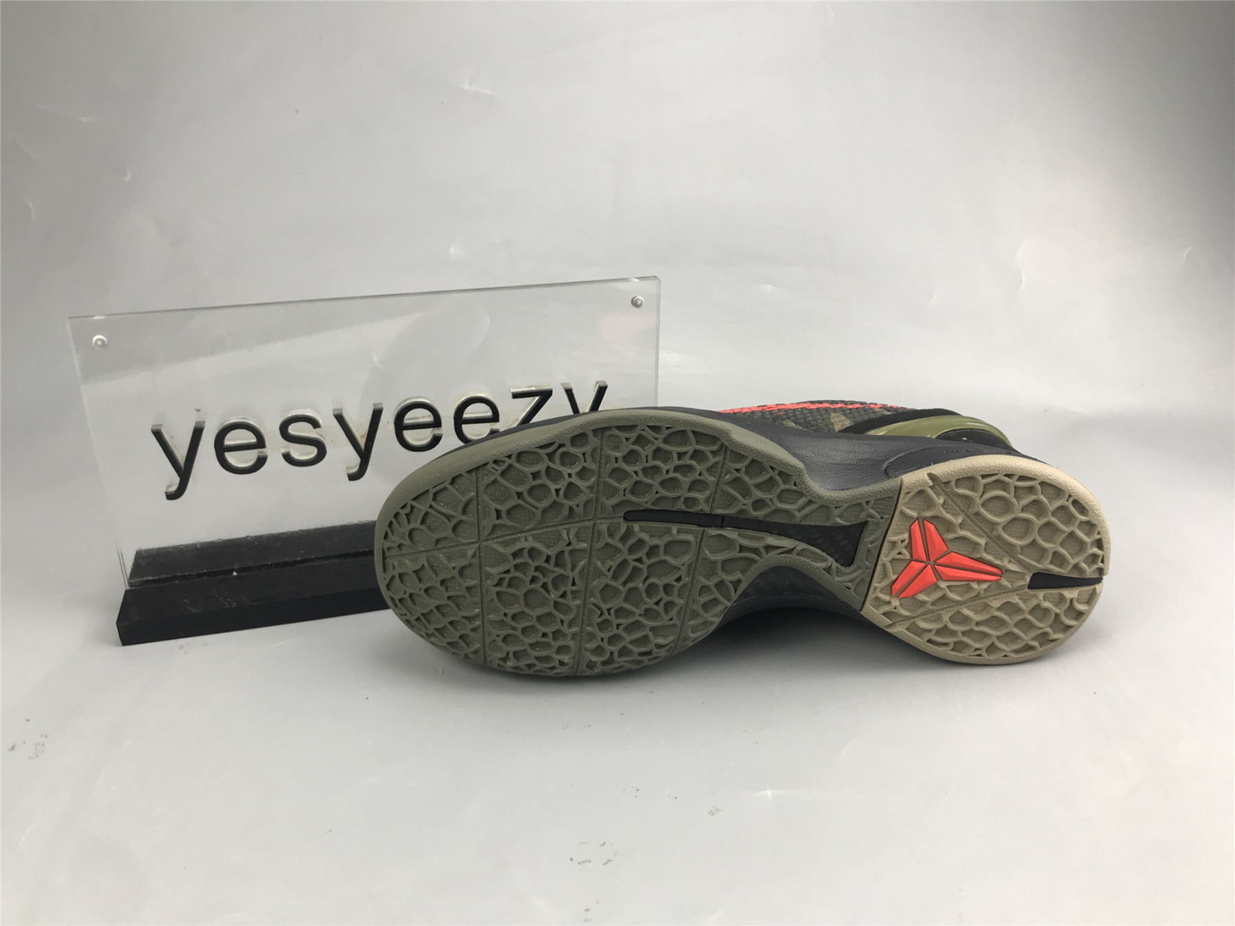 UA NIKE ZOOM KOBE 6 