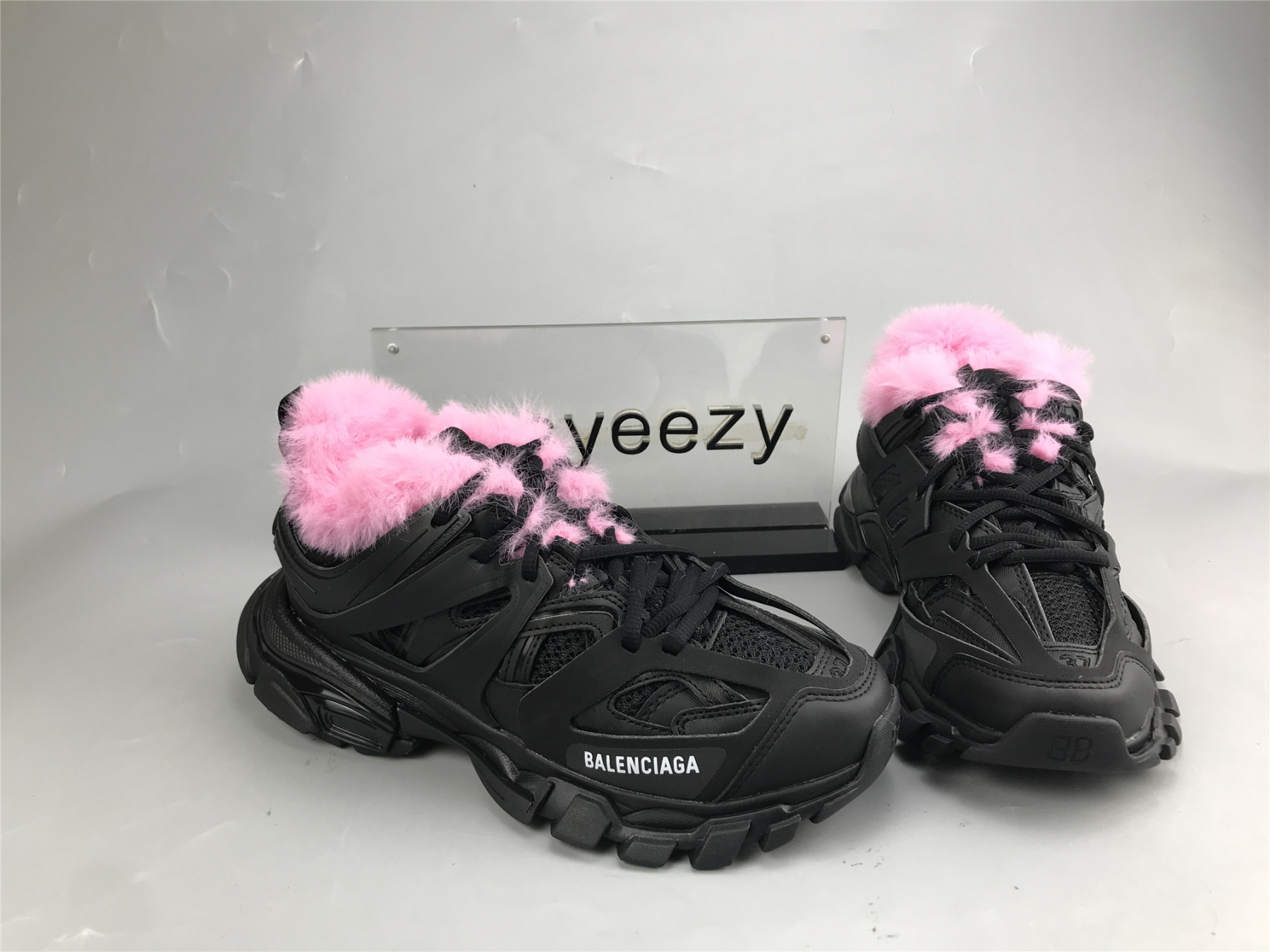 UA TRACK FUR SNEAKER BLACK PINK