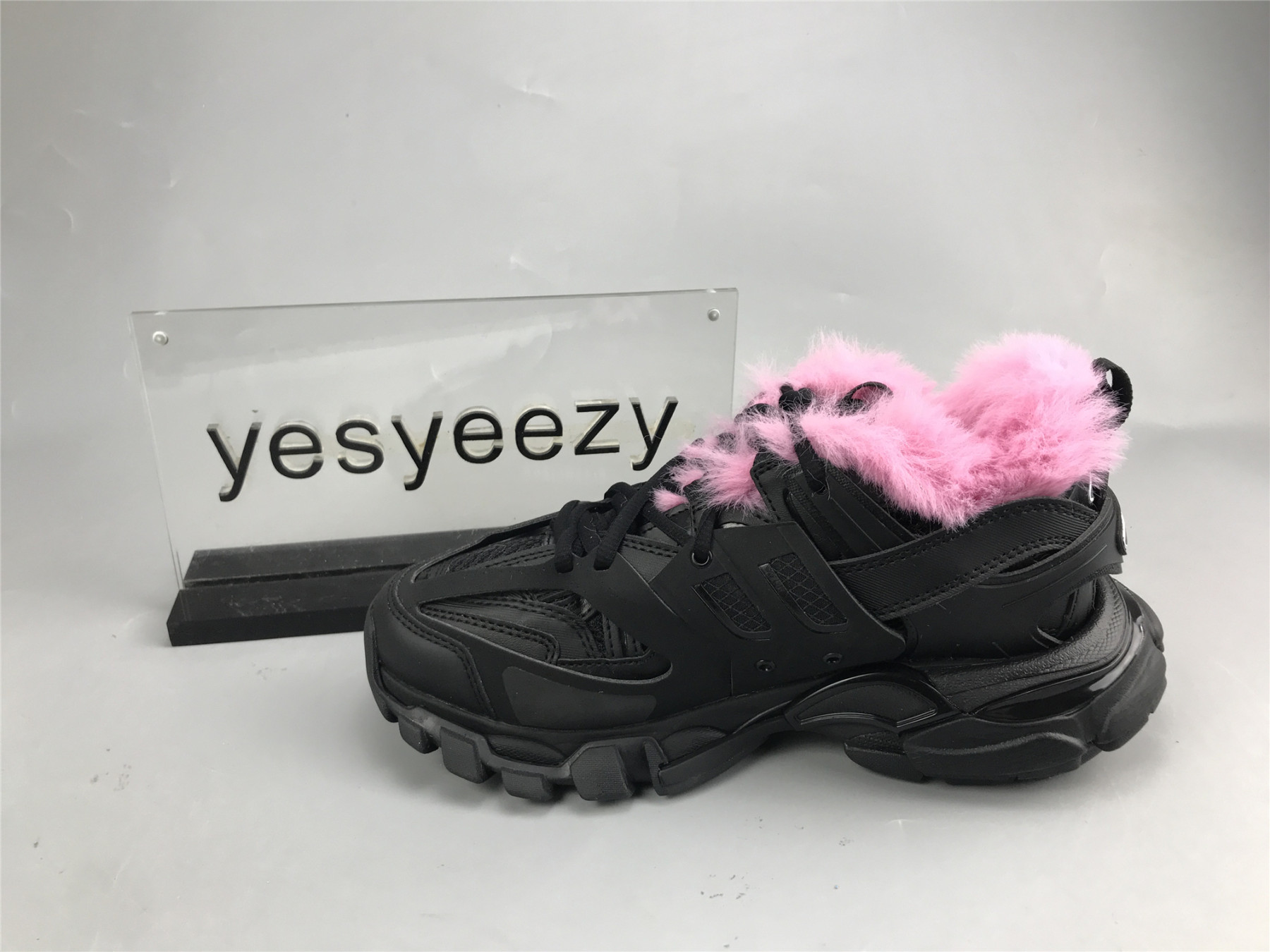 UA TRACK FUR SNEAKER BLACK PINK