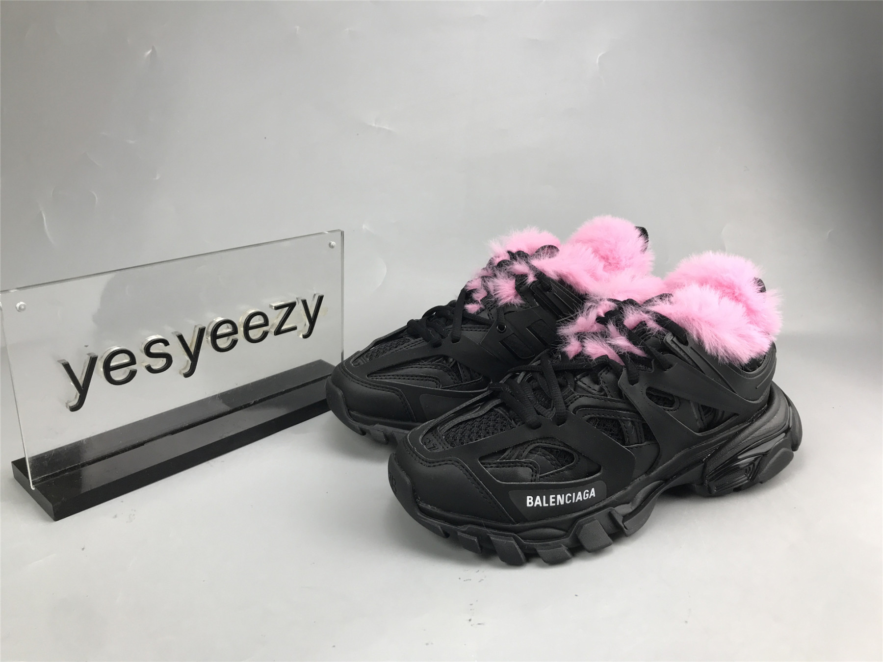 UA TRACK FUR SNEAKER BLACK PINK