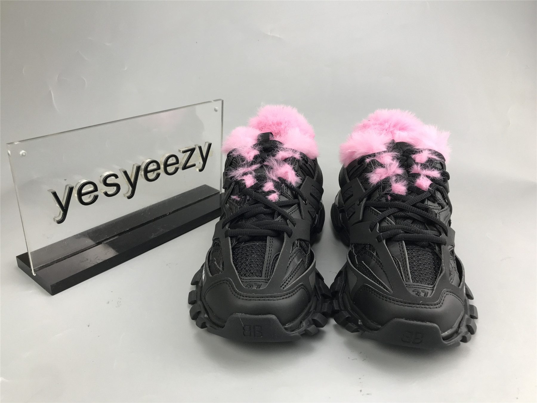UA TRACK FUR SNEAKER BLACK PINK