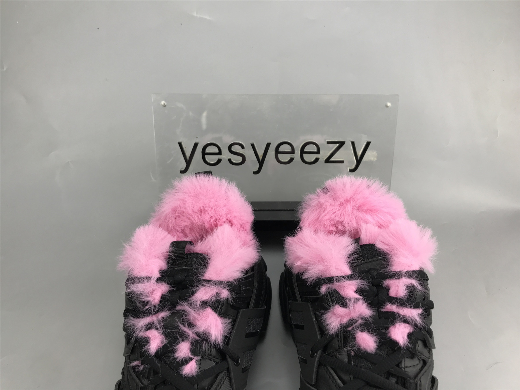 UA TRACK FUR SNEAKER BLACK PINK