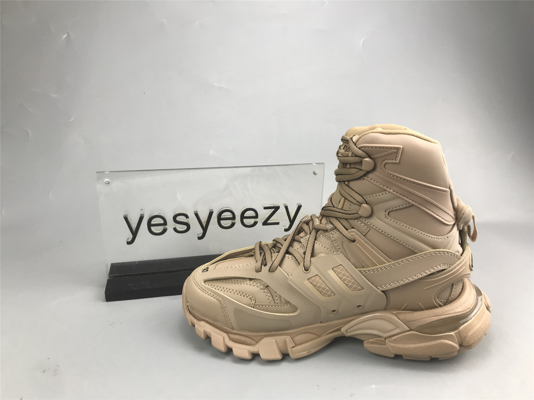 UA TRACK HIKE COFFEE BROWN
