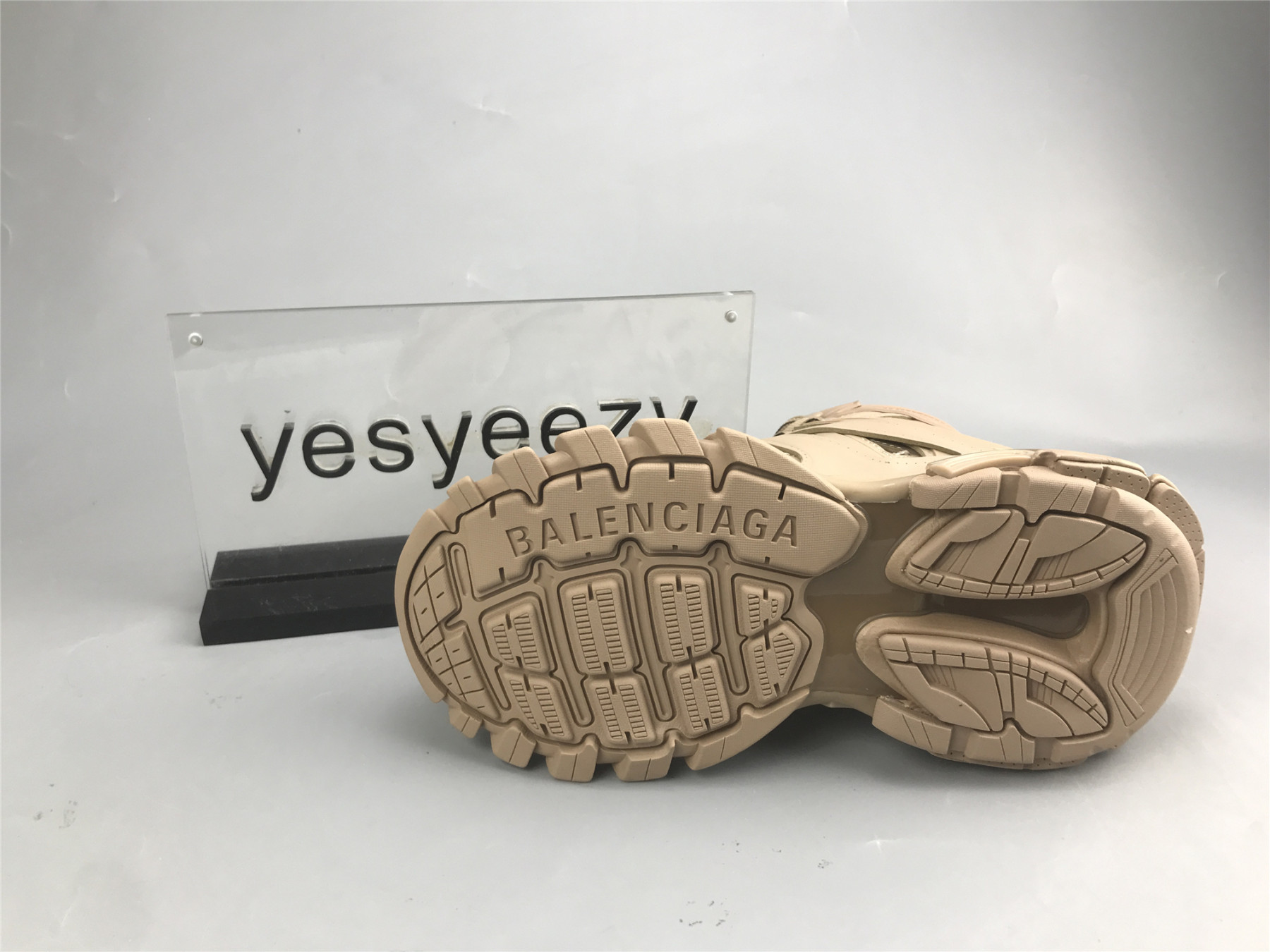 UA TRACK HIKE COFFEE BROWN