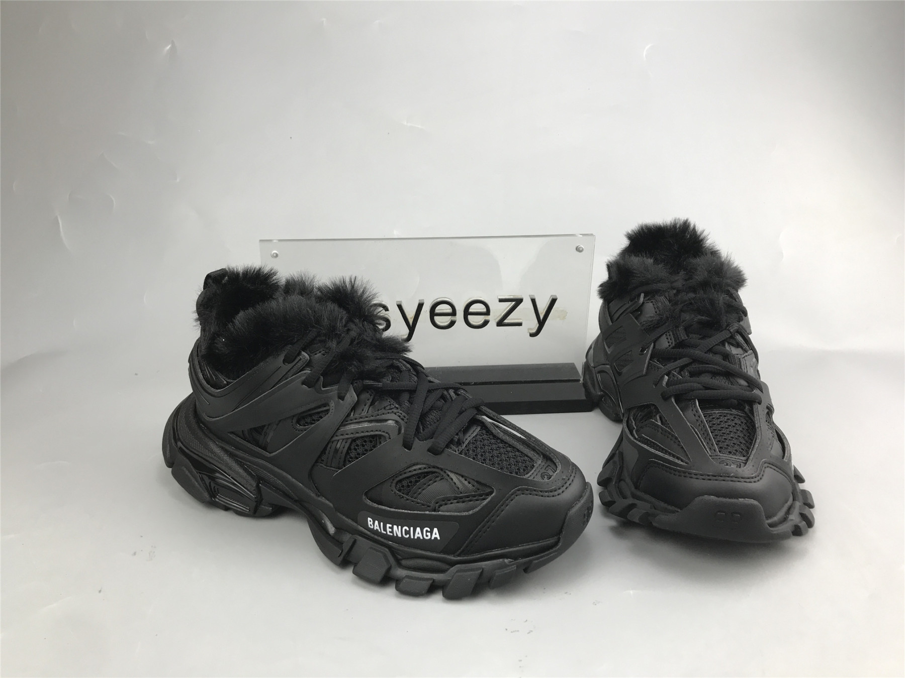 UA TRACK FUR SNEAKER ALL BLACK