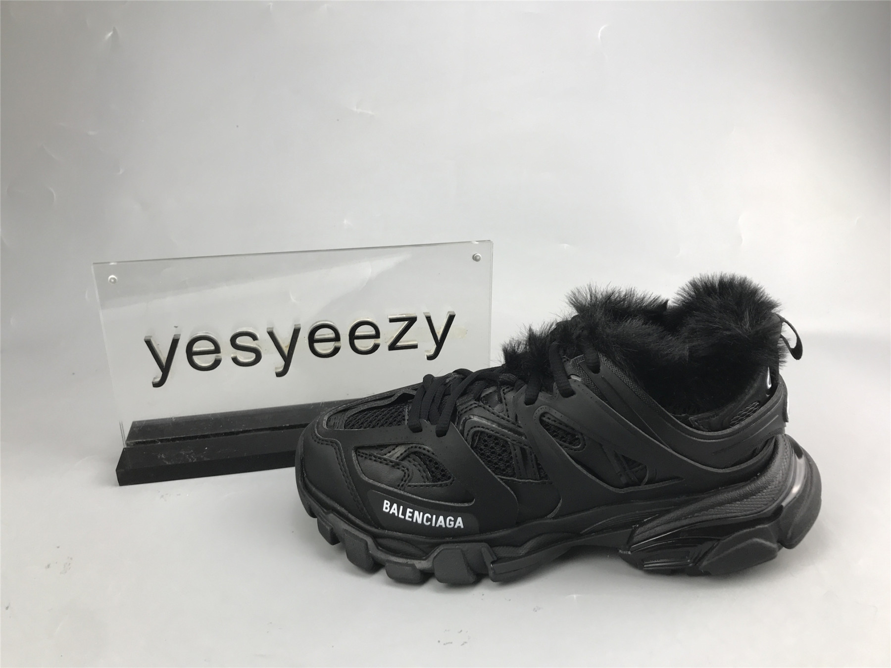 UA TRACK FUR SNEAKER ALL BLACK