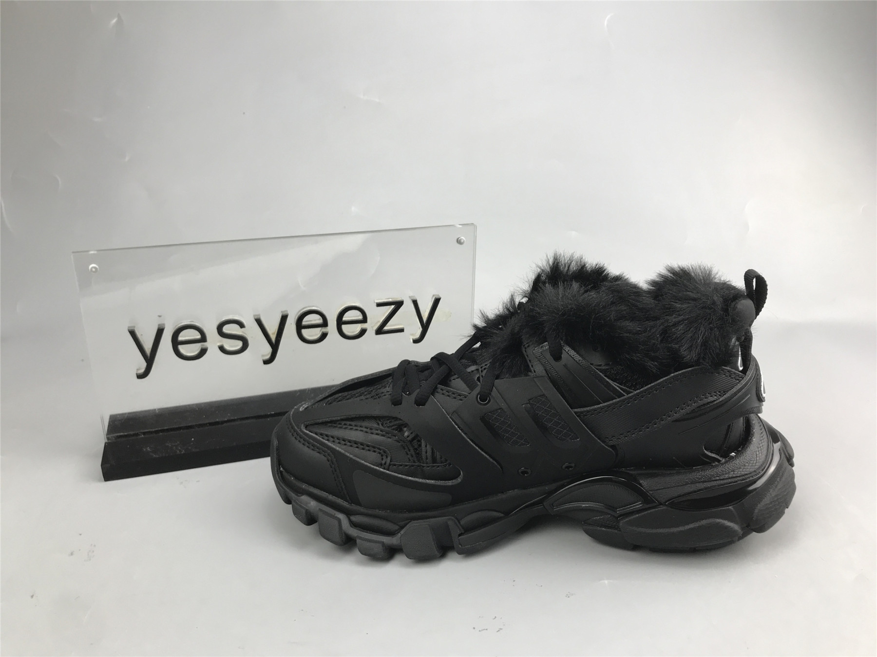 UA TRACK FUR SNEAKER ALL BLACK
