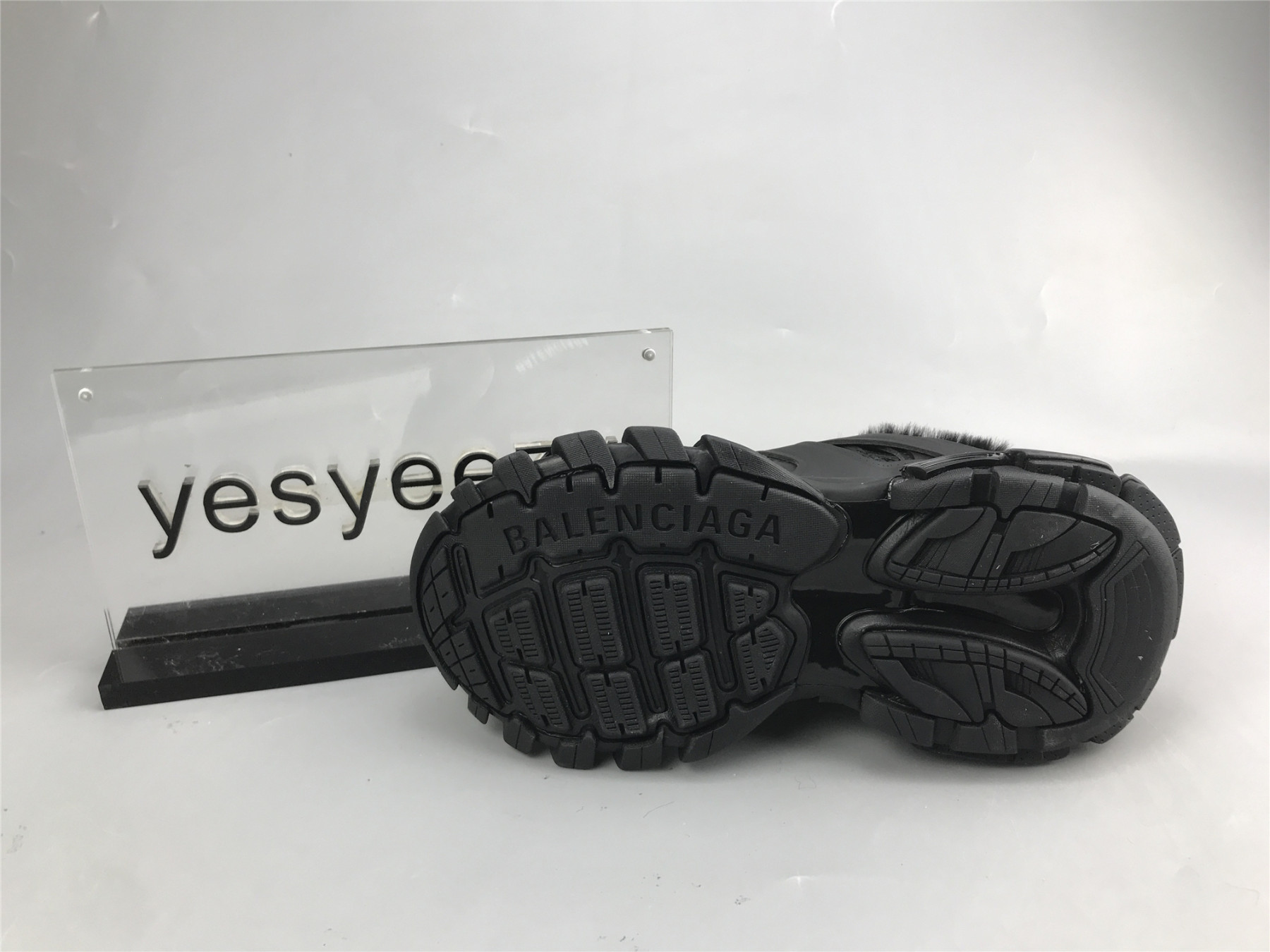 UA TRACK FUR SNEAKER ALL BLACK
