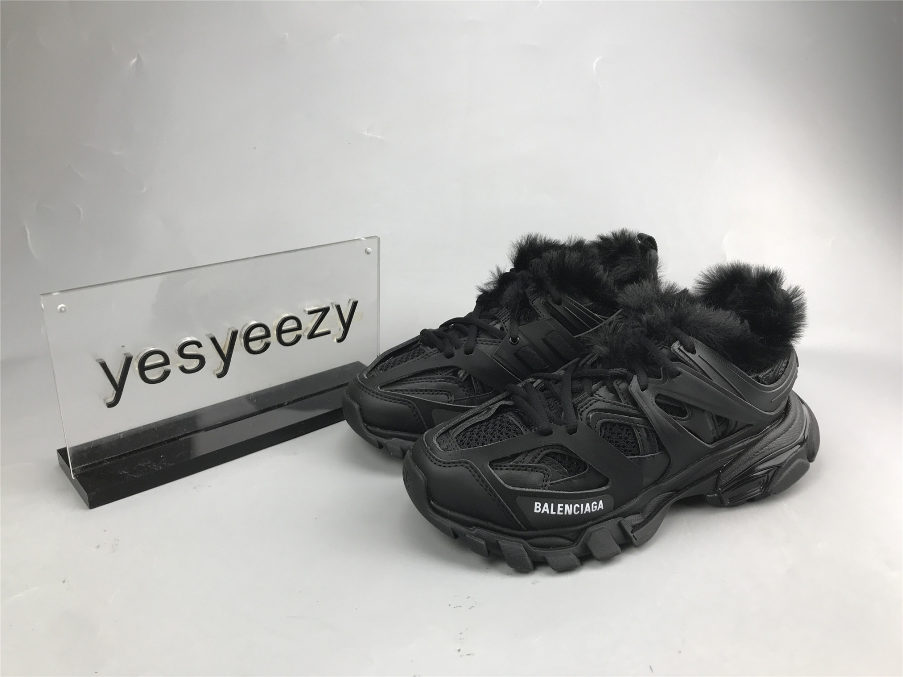 UA TRACK FUR SNEAKER ALL BLACK