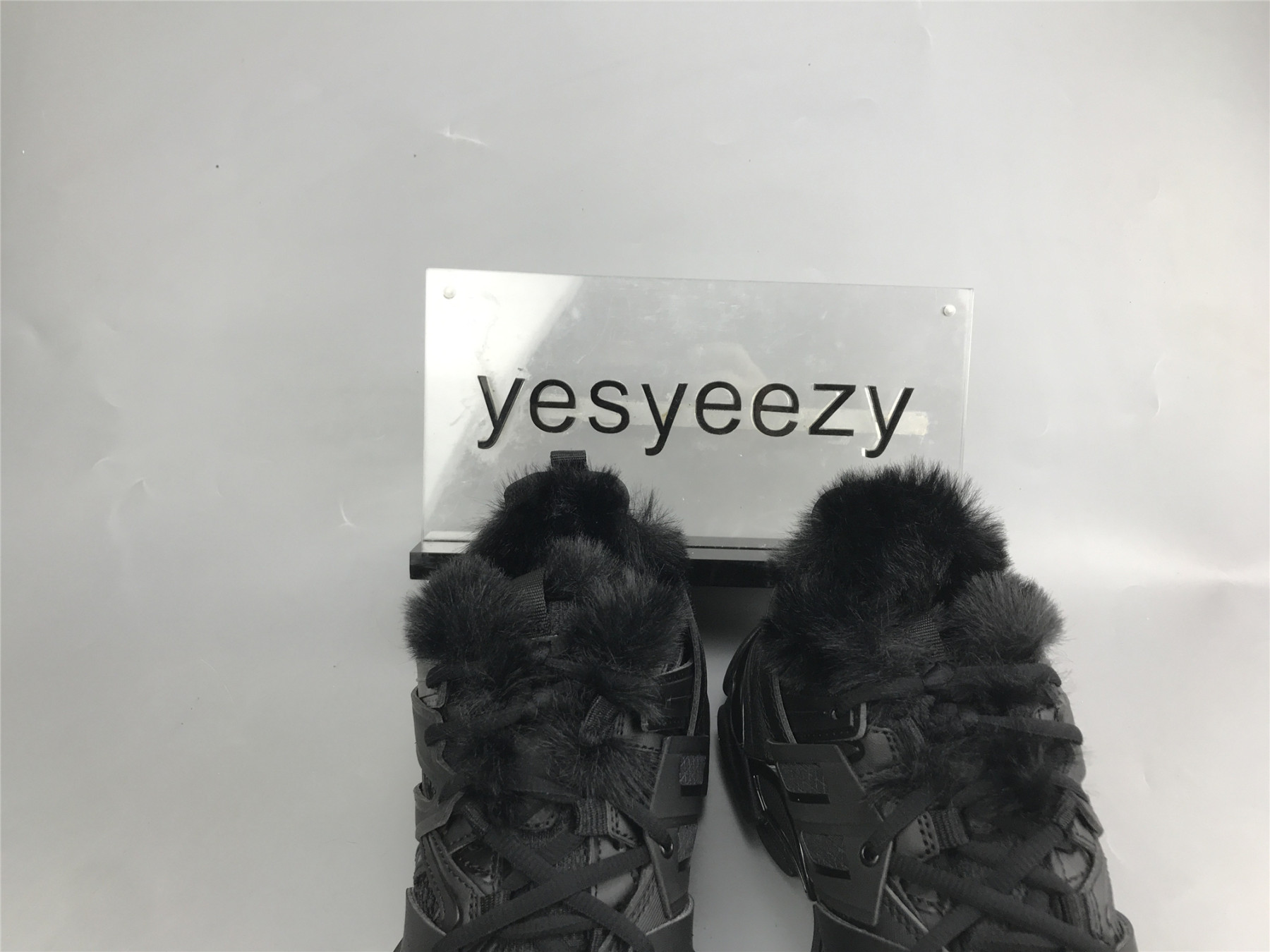 UA TRACK FUR SNEAKER ALL BLACK