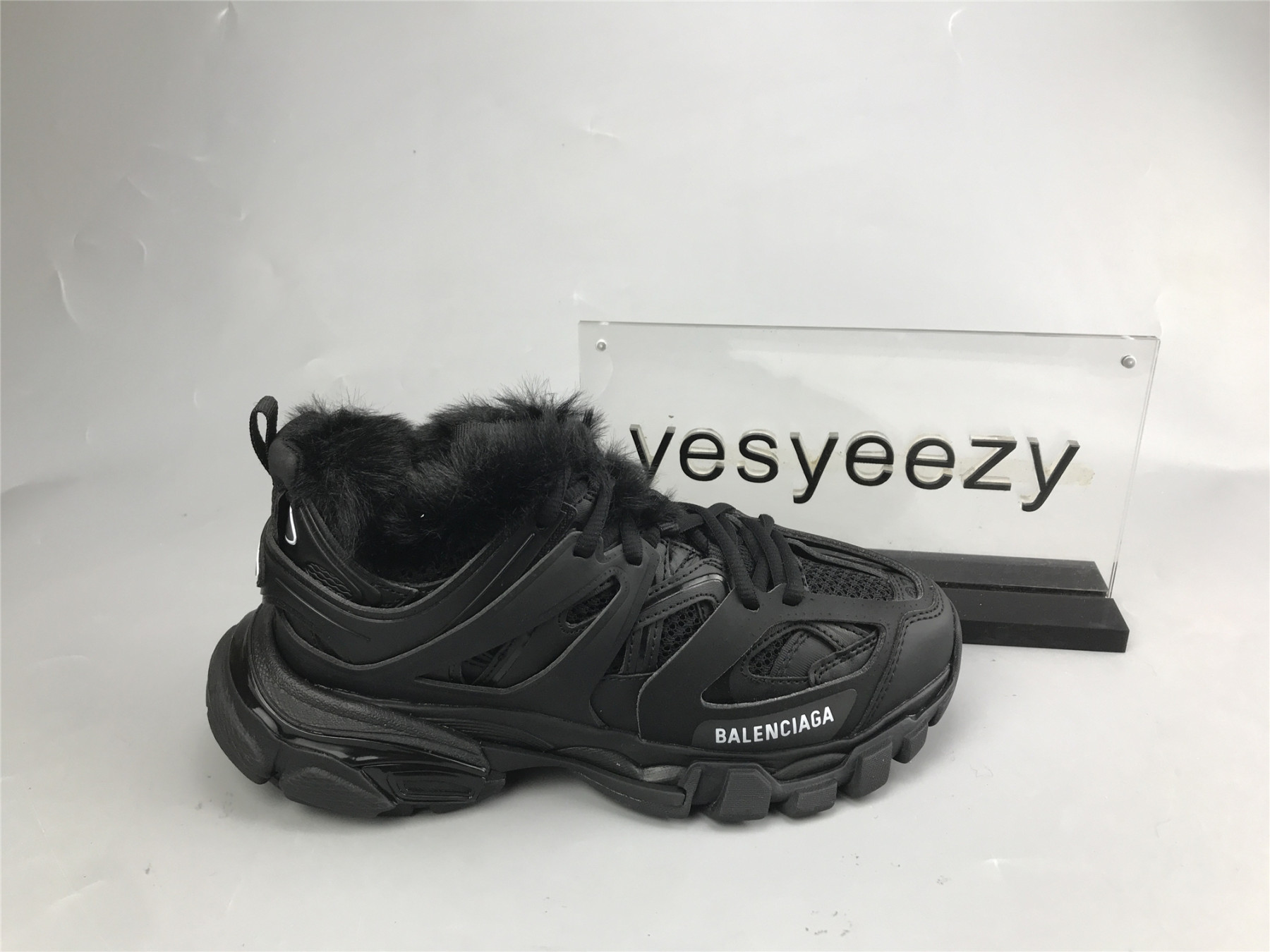UA TRACK FUR SNEAKER ALL BLACK