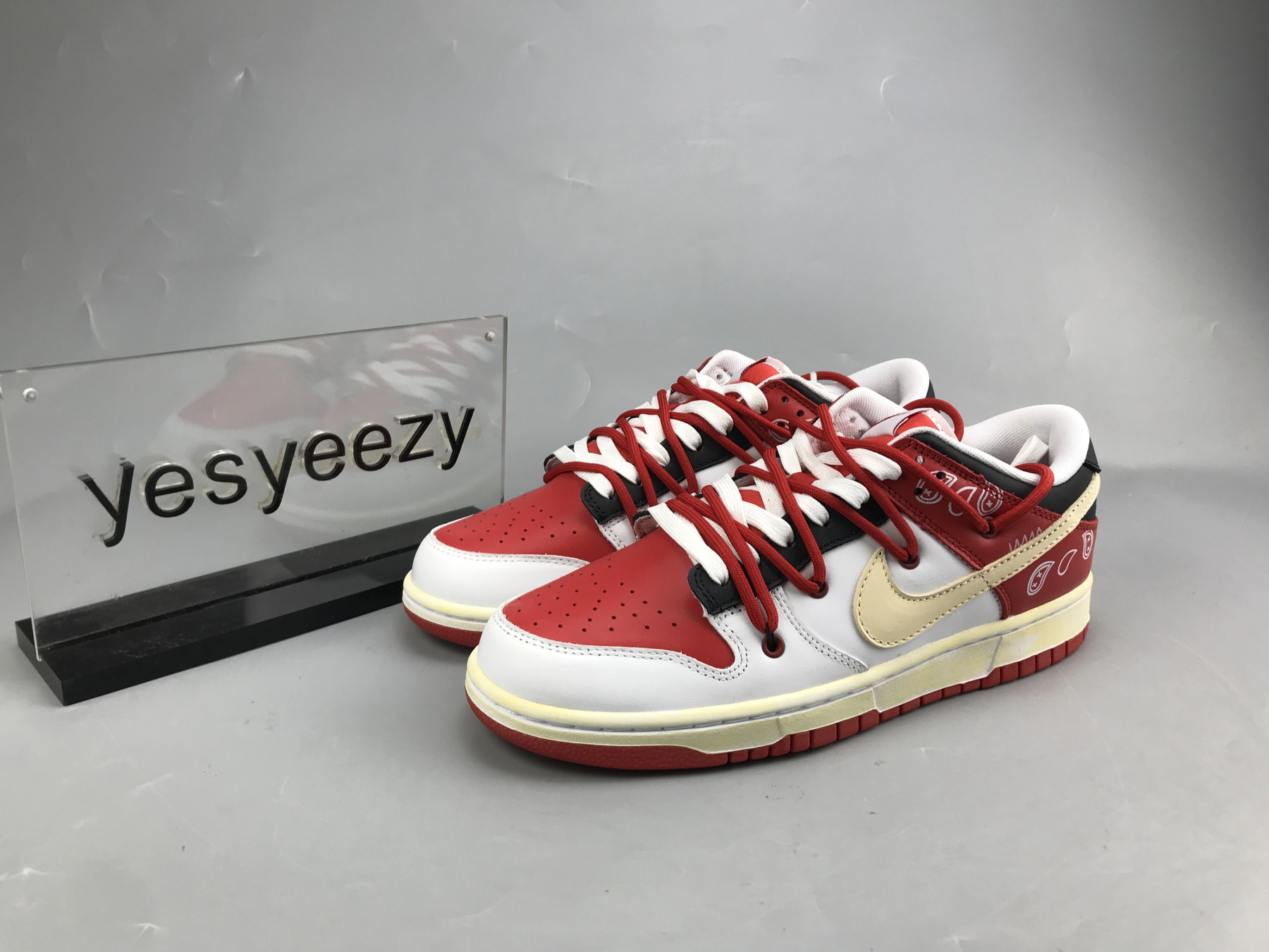 UA NIKE DUNK LOW 