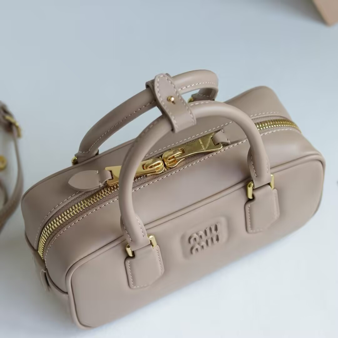M1v M1v arcadie leather bag 10.5x22x7.5cm
