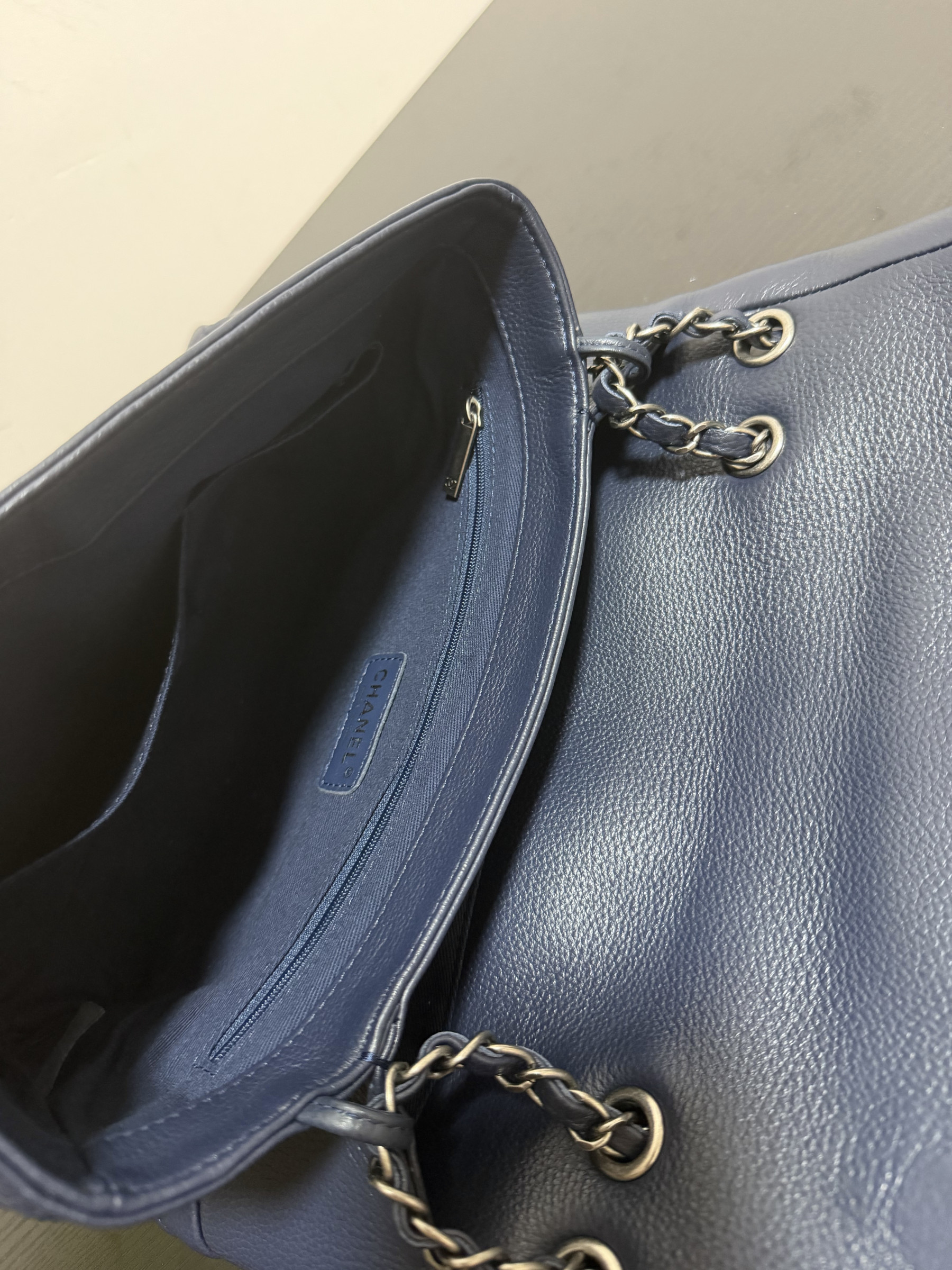 Ch**el hampton flap handbag as7095 32x19x7.5cm