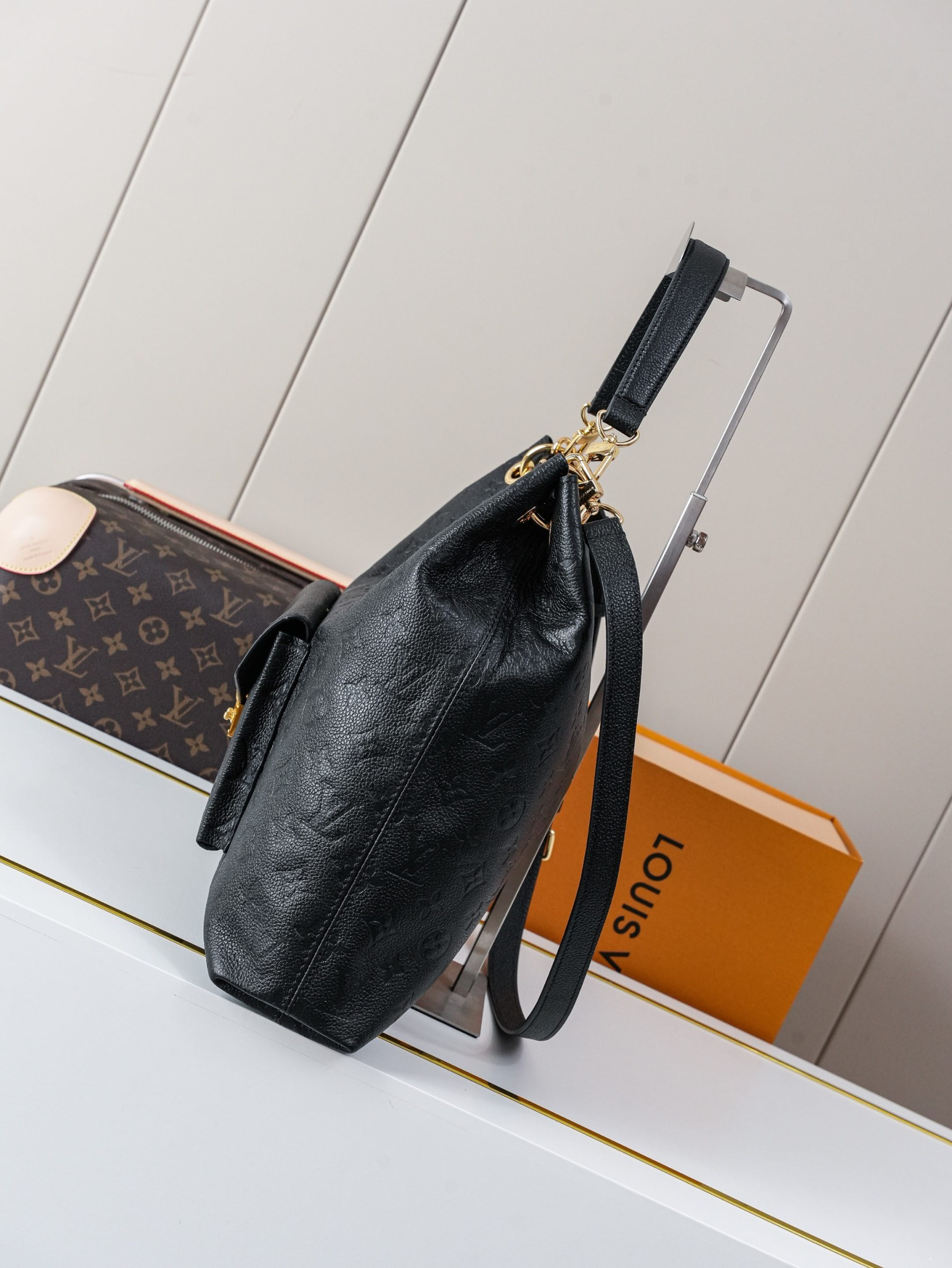 LV Hobo Métis M27189 35x32.5x10cm Without Box