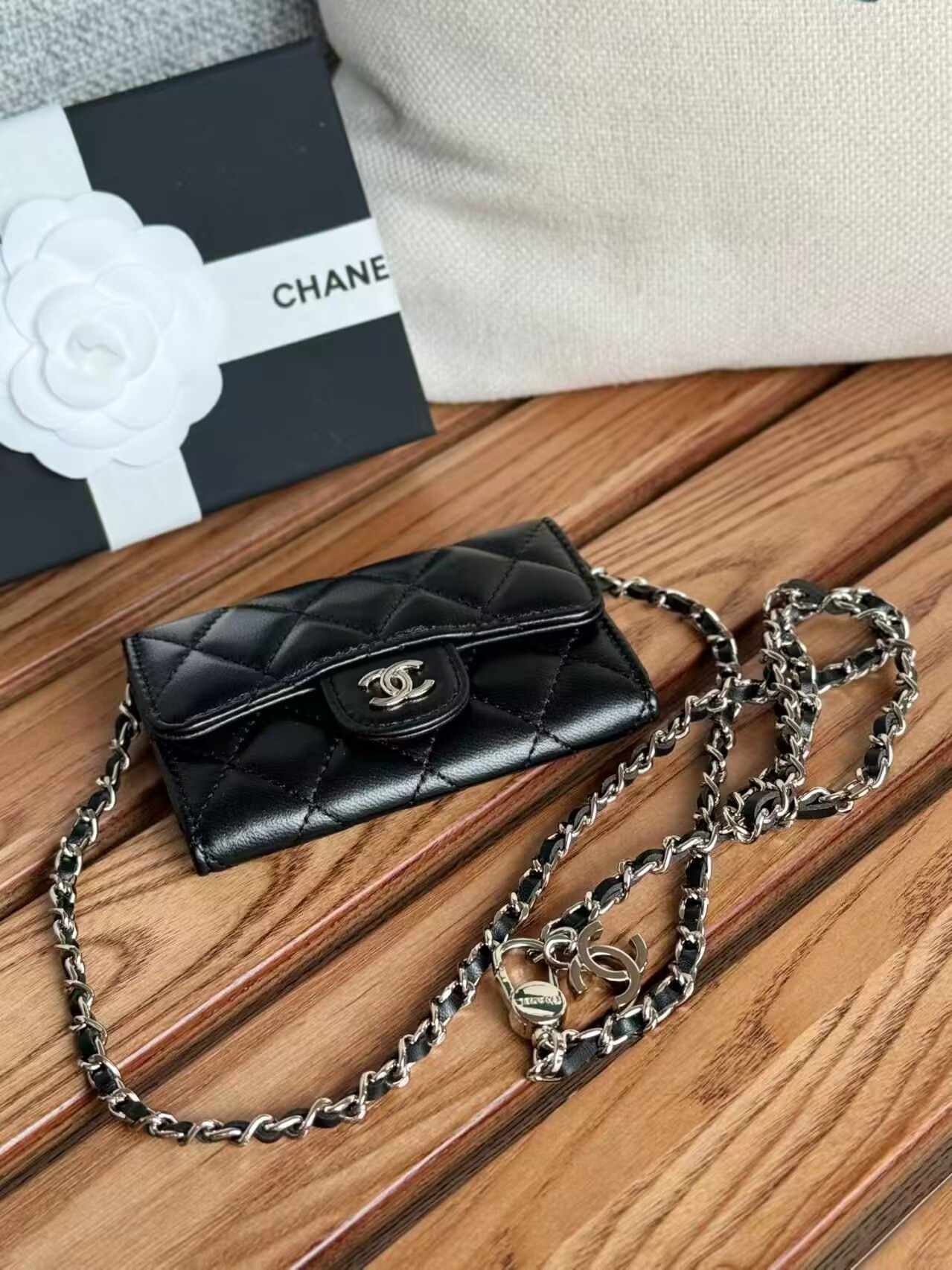 Ch**el Wallet on Chain 11x7.5x2cm
