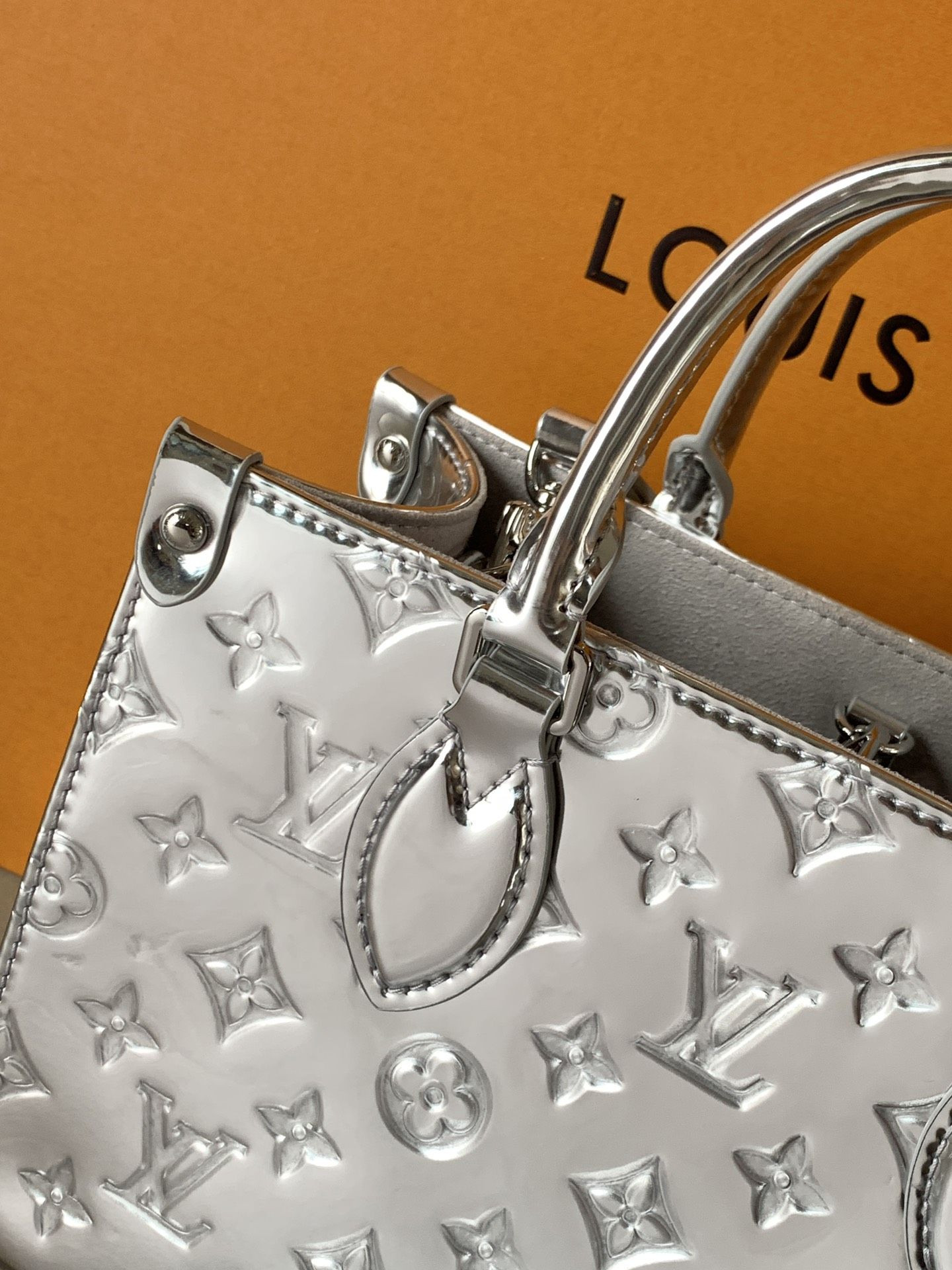 LV Onthego PM M26373 19x11.5x25cm