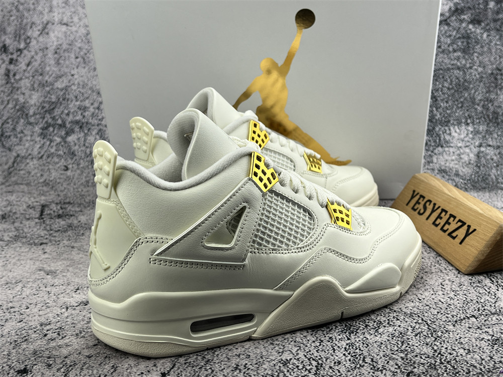 UA WMNS AIR JORDAN 4 RETRO 