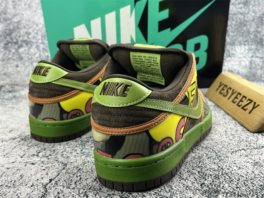 UA  NIKE SB DUNK LOW 