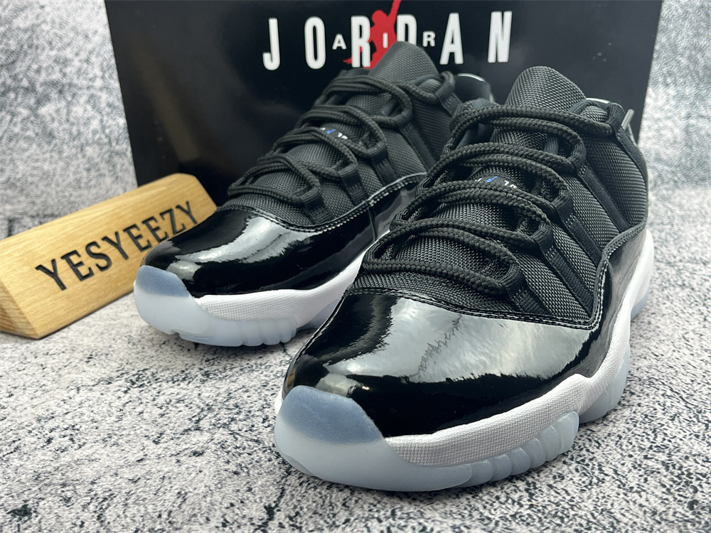 UA AIR JORDAN 11 RETRO LOW 