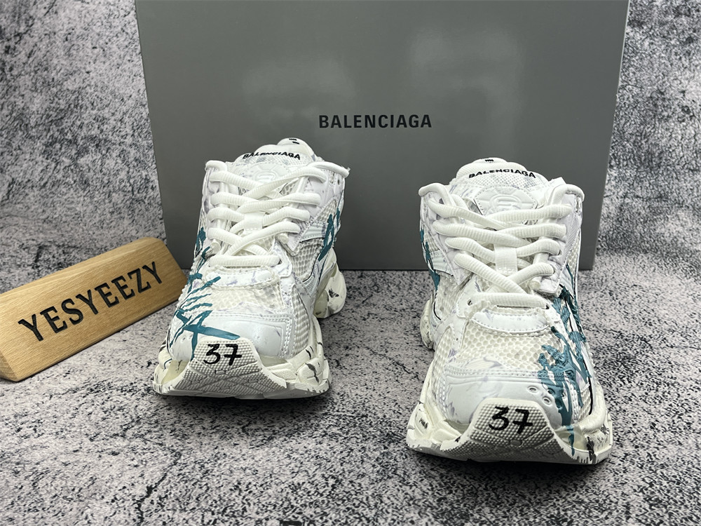 ua Ba1en*iaga runner graffiti white blue