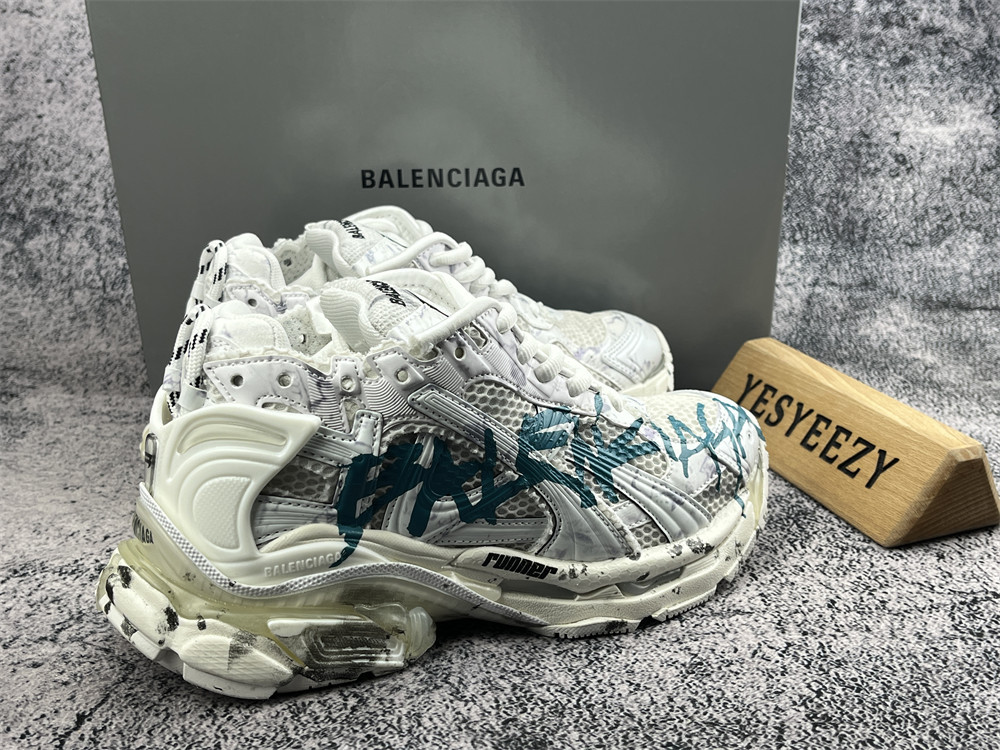 ua Ba1en*iaga runner graffiti white blue