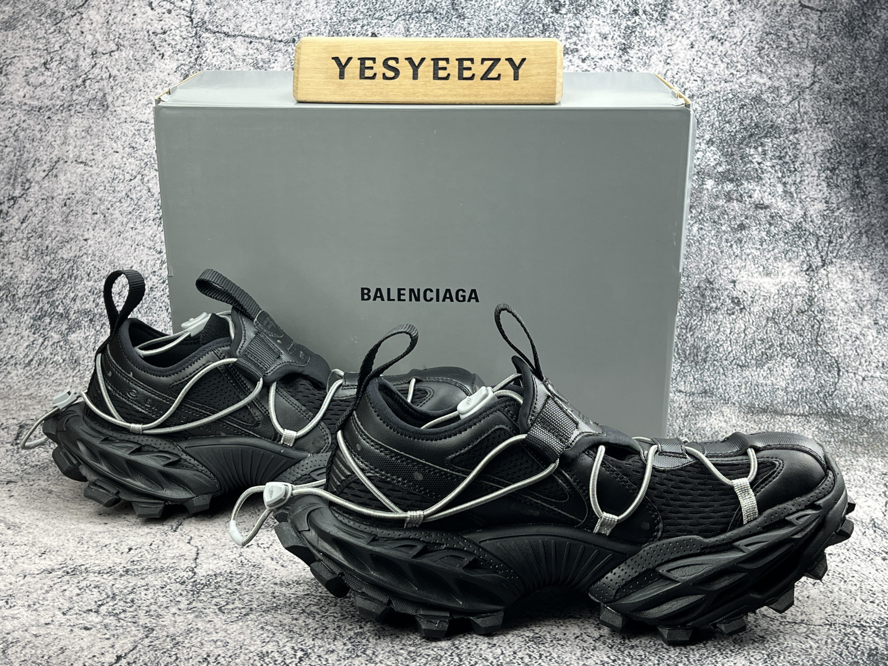 ua Ba1en*iaga sneakers