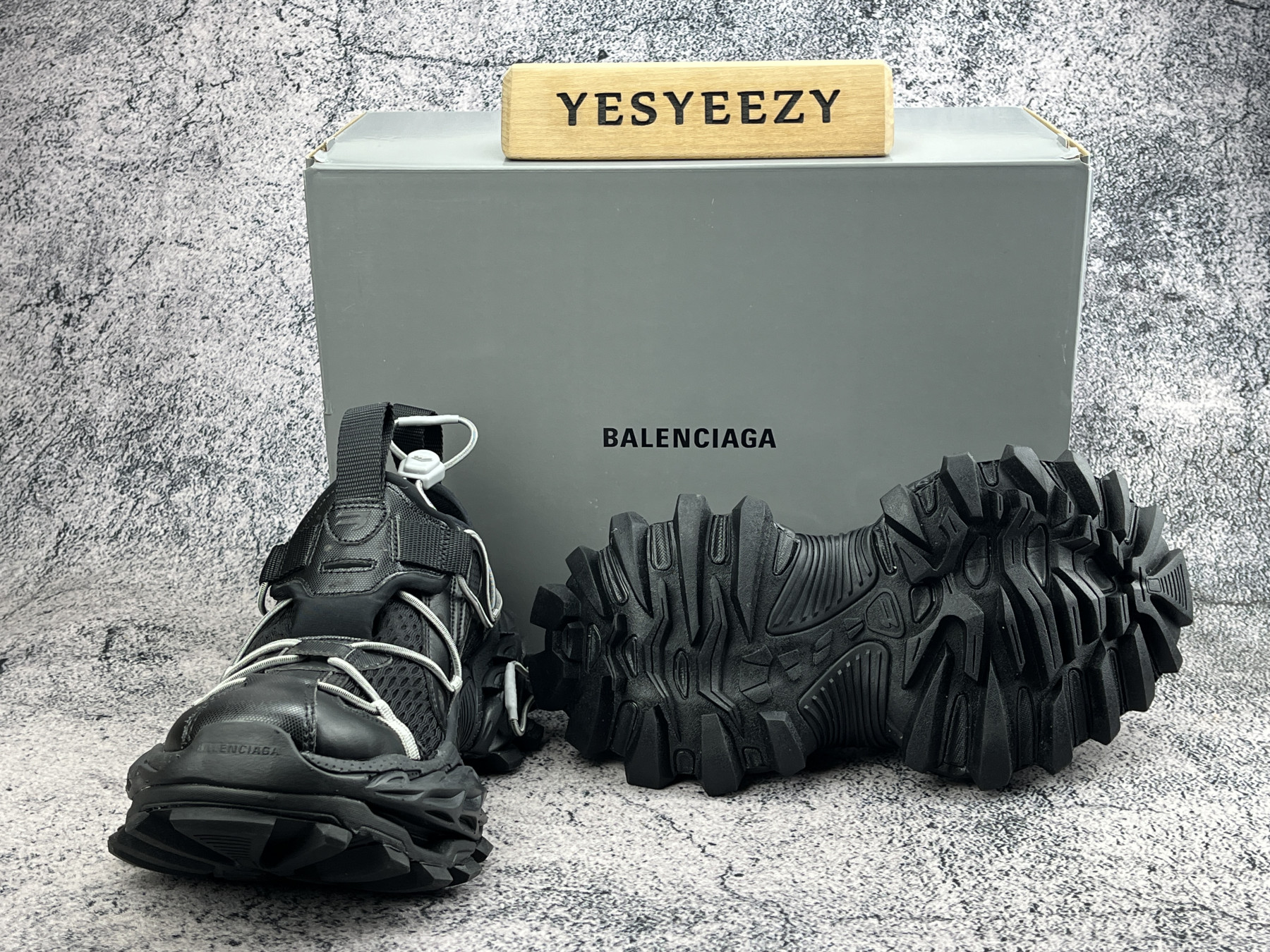 ua Ba1en*iaga sneakers