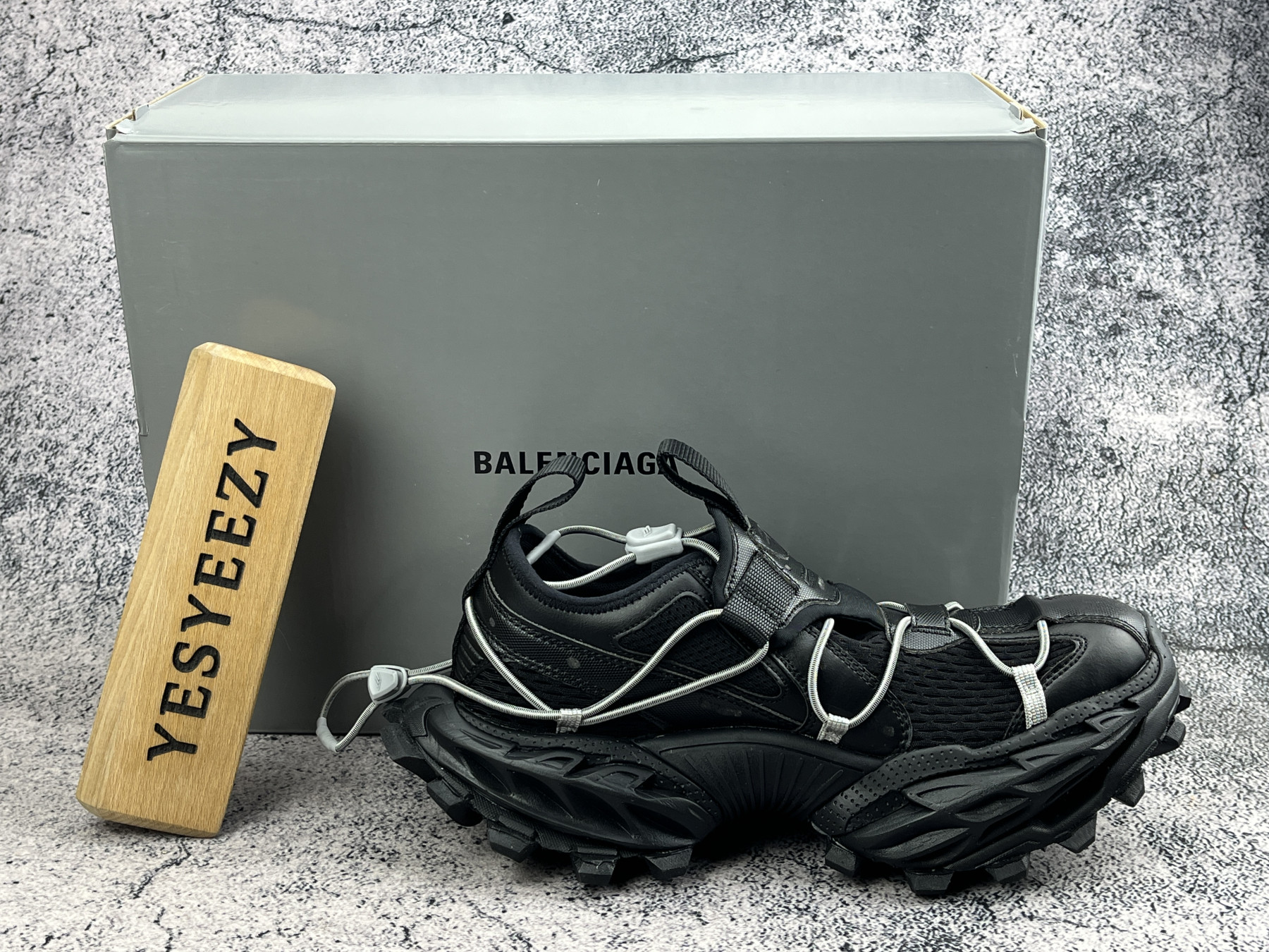 ua Ba1en*iaga sneakers