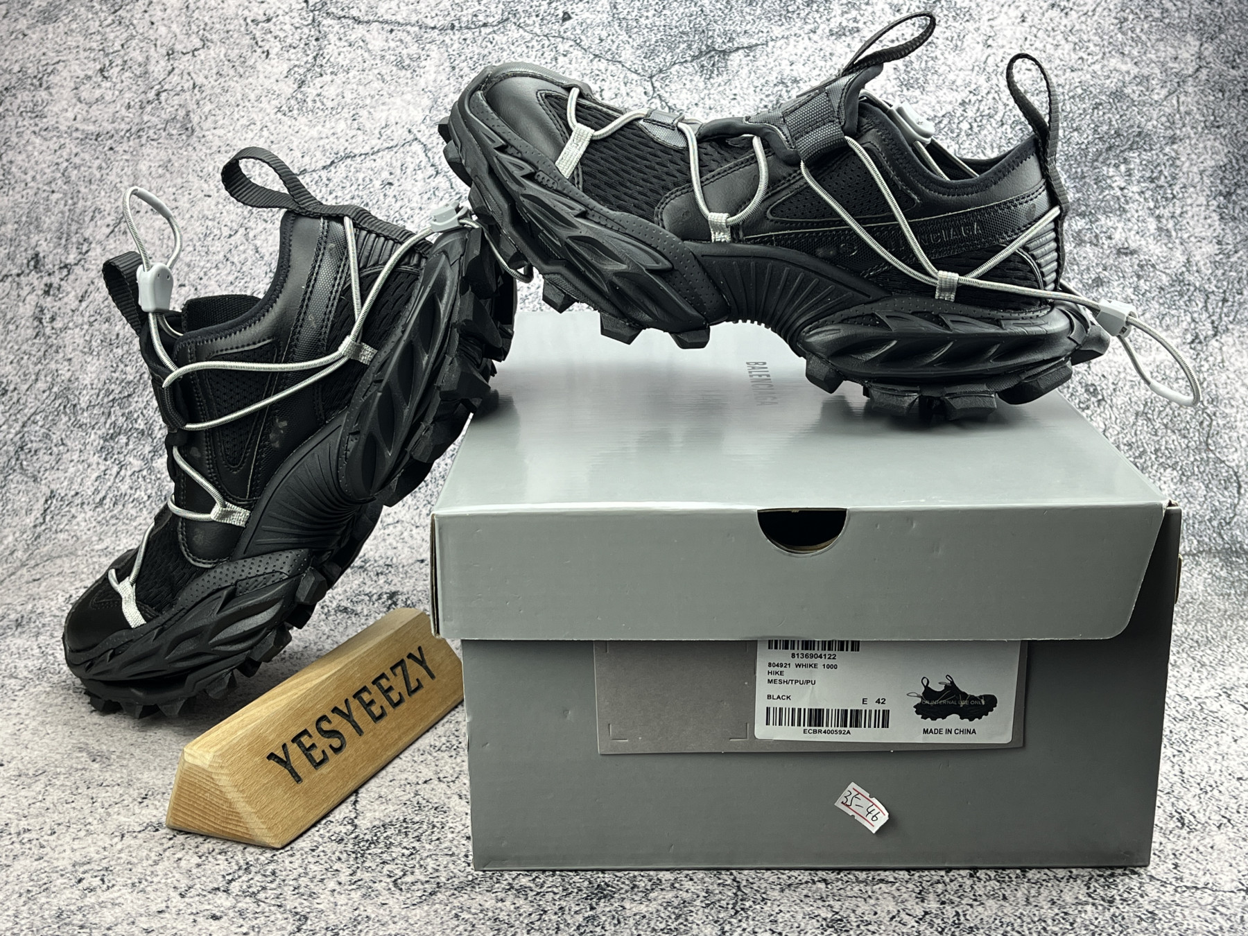 ua Ba1en*iaga sneakers
