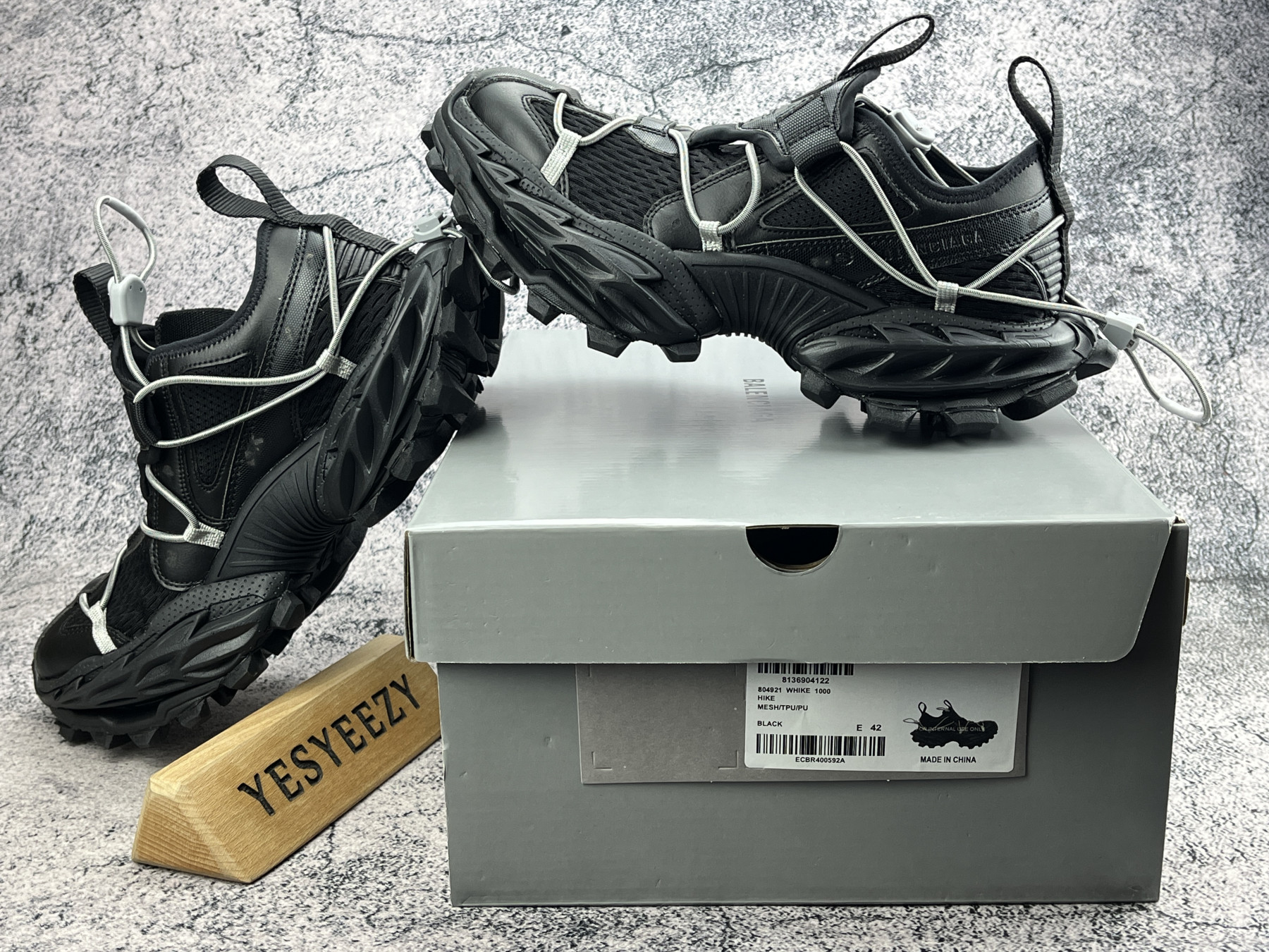 ua Ba1en*iaga sneakers