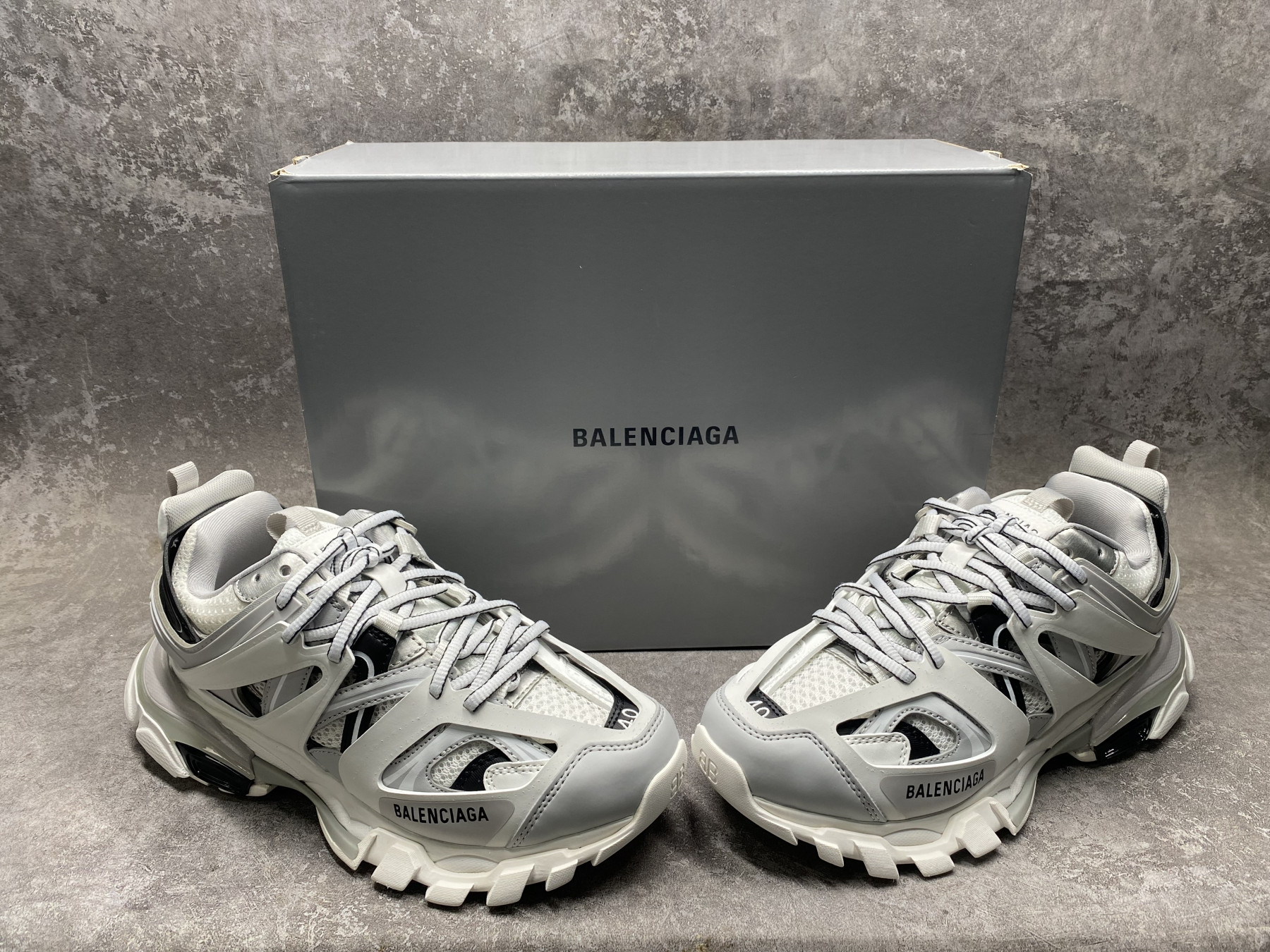 ua Ba1en*iaga track sneaker