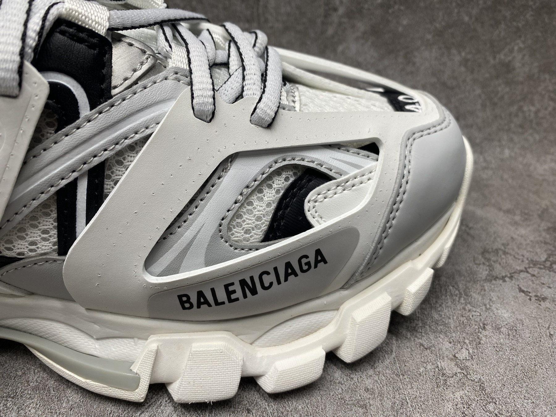 ua Ba1en*iaga track sneaker