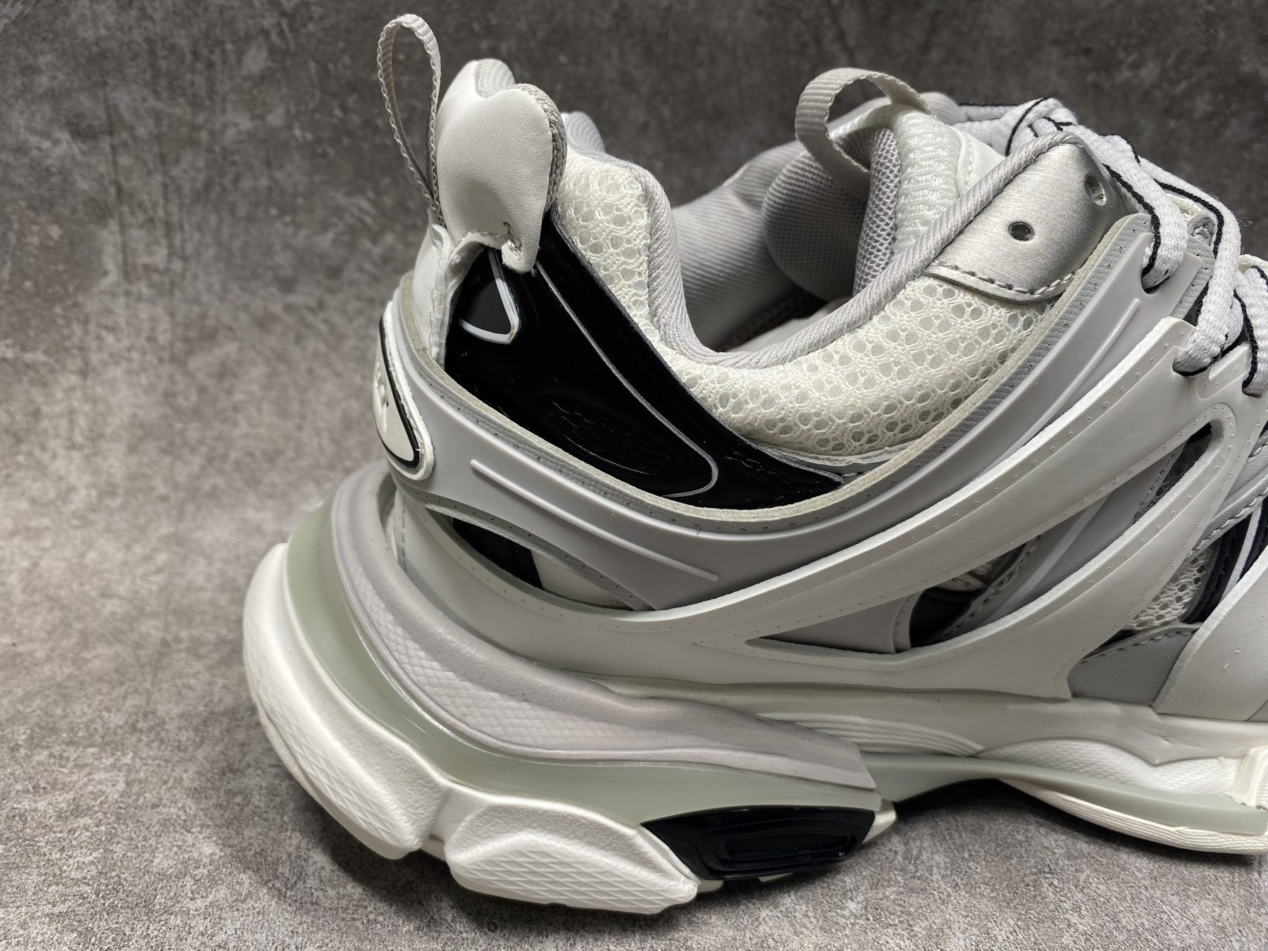 ua Ba1en*iaga track sneaker