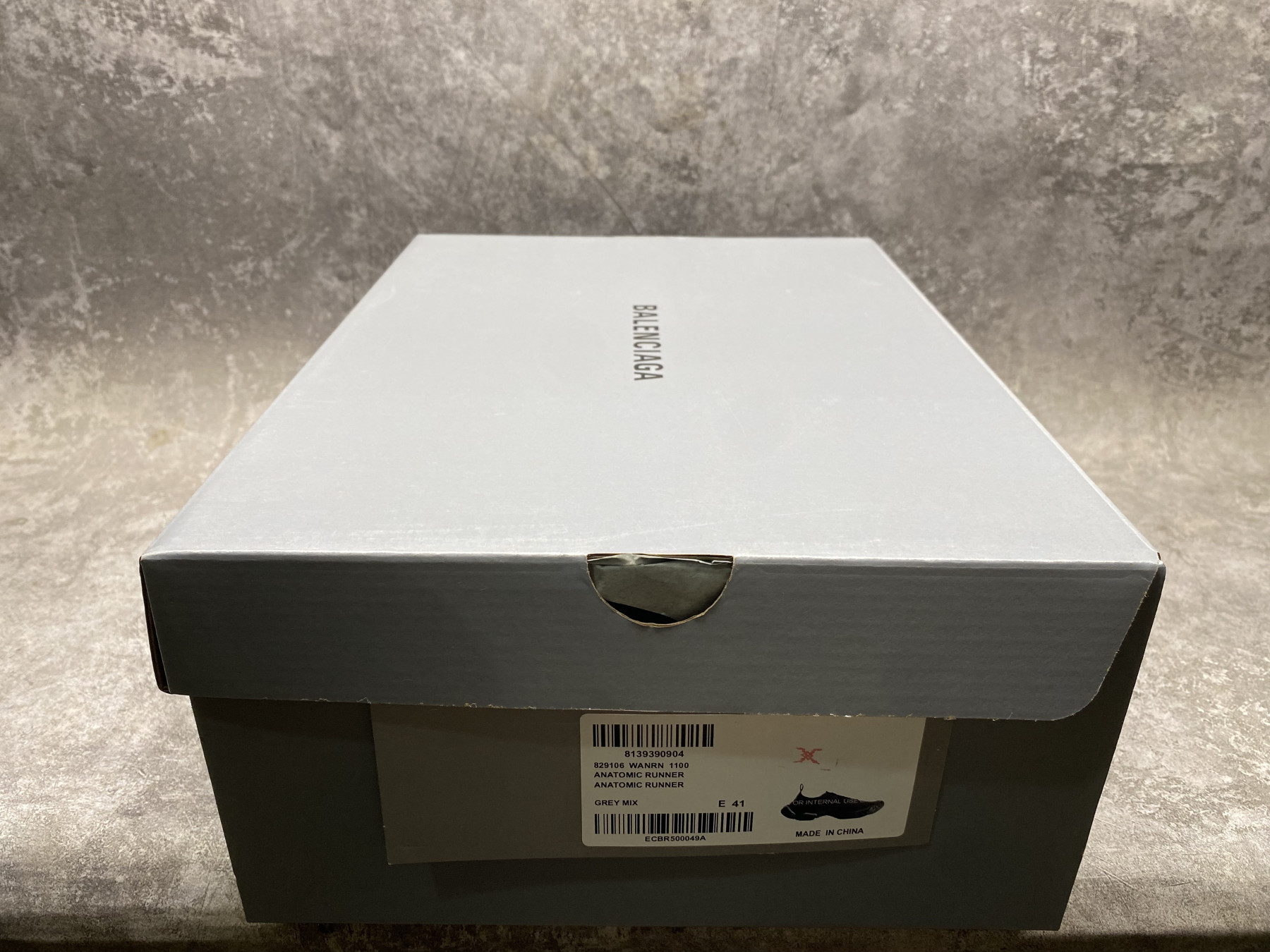 ua ba1en*iaga anaT0mic runner sneakers