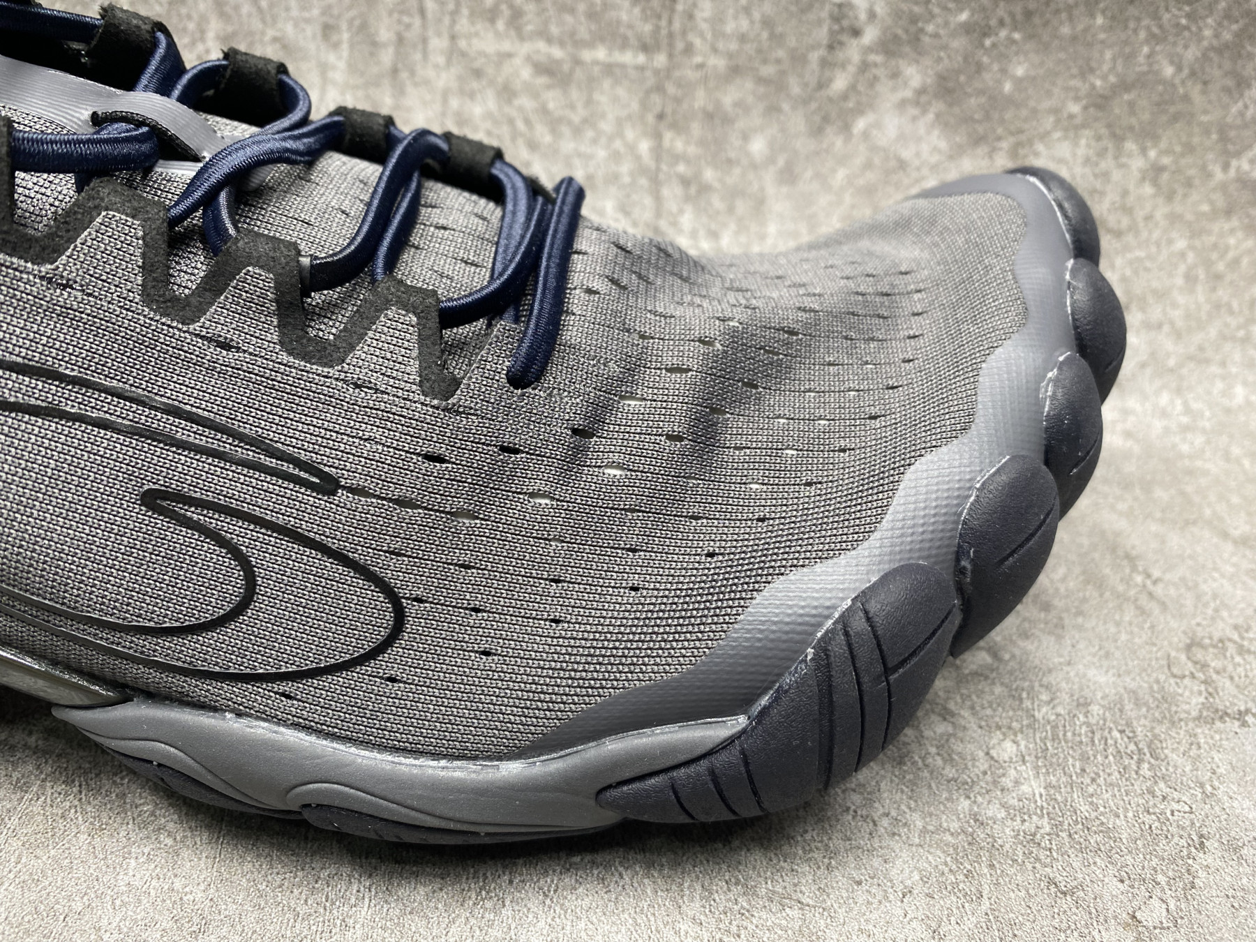 ua ba1en*iaga anaT0mic runner sneakers