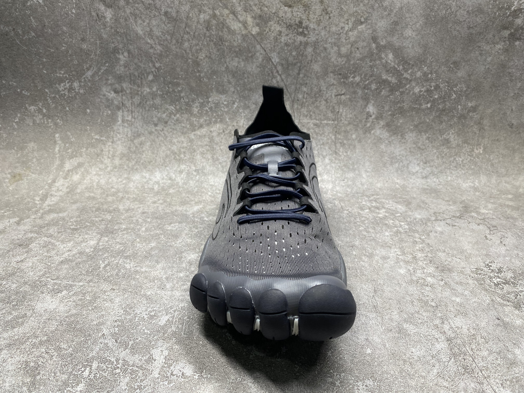 ua ba1en*iaga anaT0mic runner sneakers