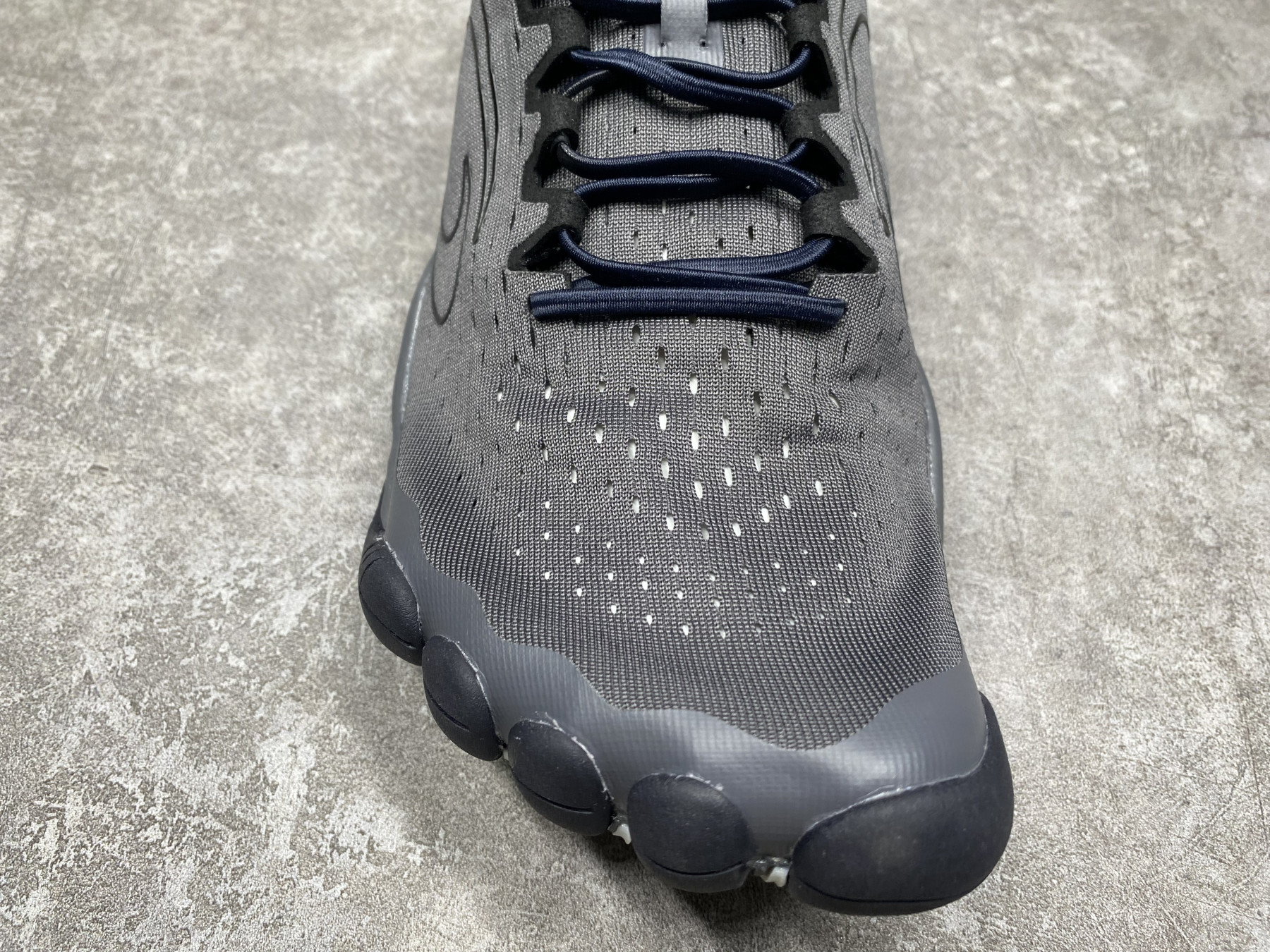 ua ba1en*iaga anaT0mic runner sneakers