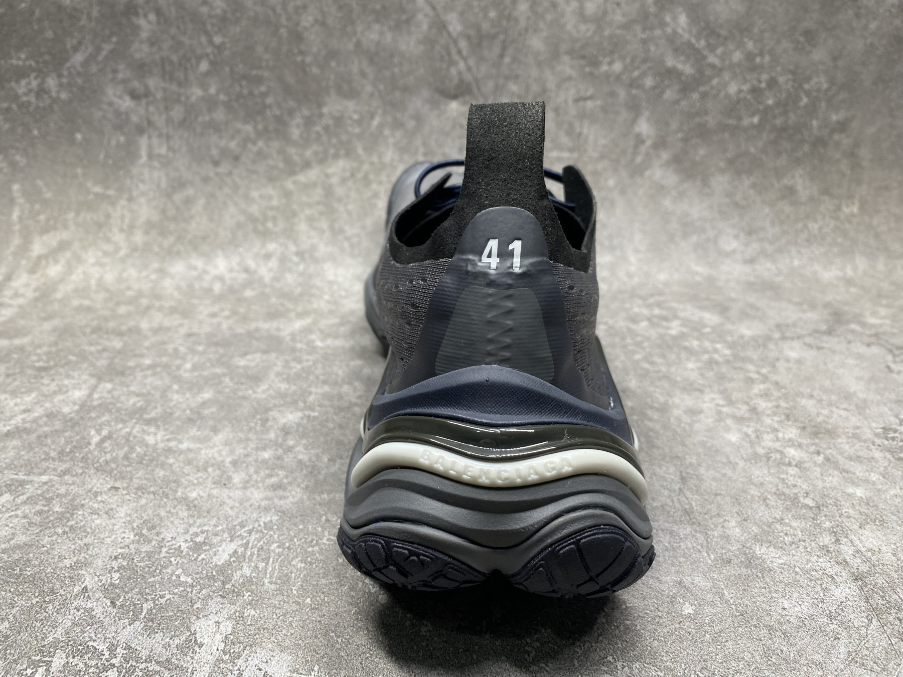 ua ba1en*iaga anaT0mic runner sneakers